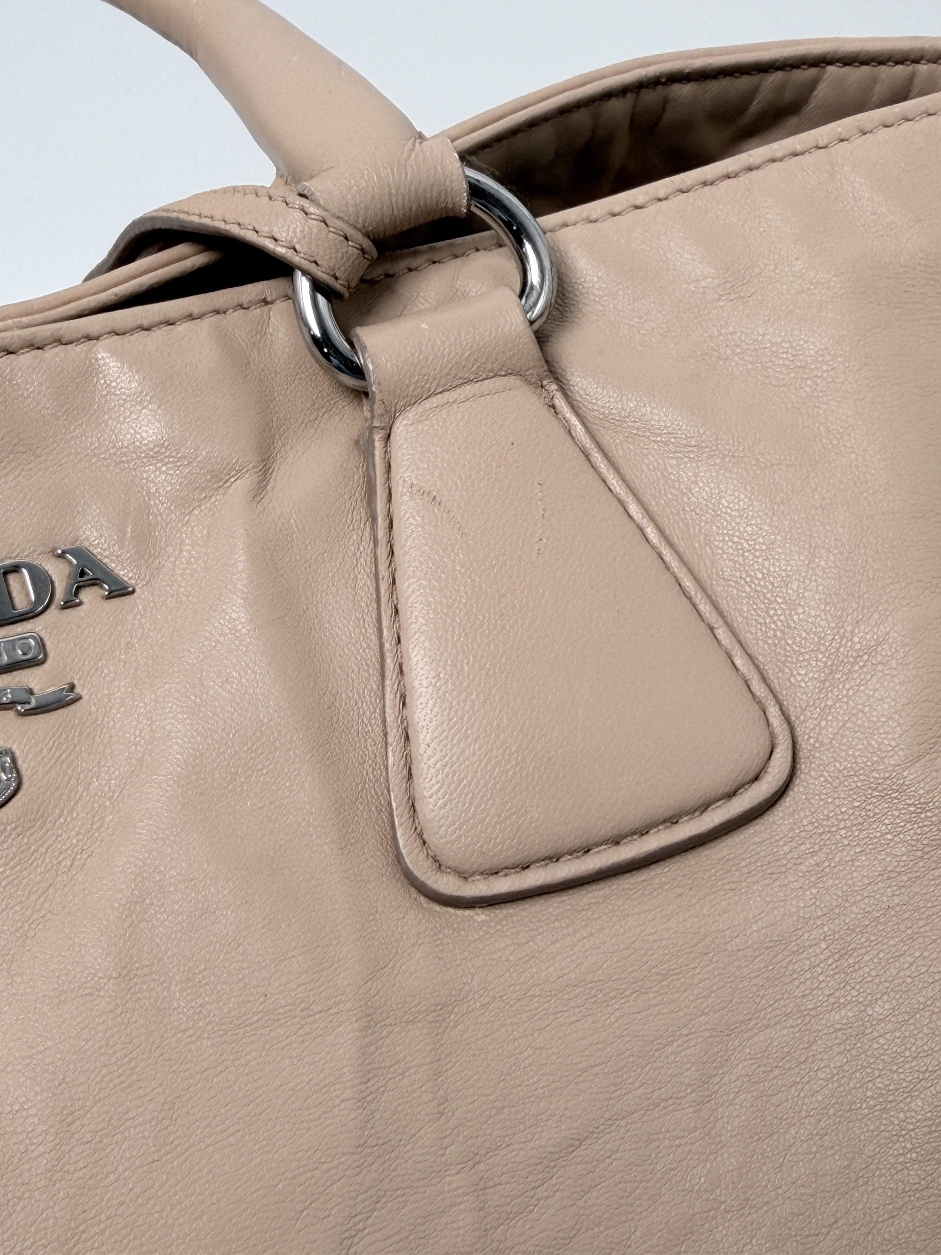 Vitello Daino Side Zip Tote Bag Taupe Grey Shoulder Handbag XU005PR