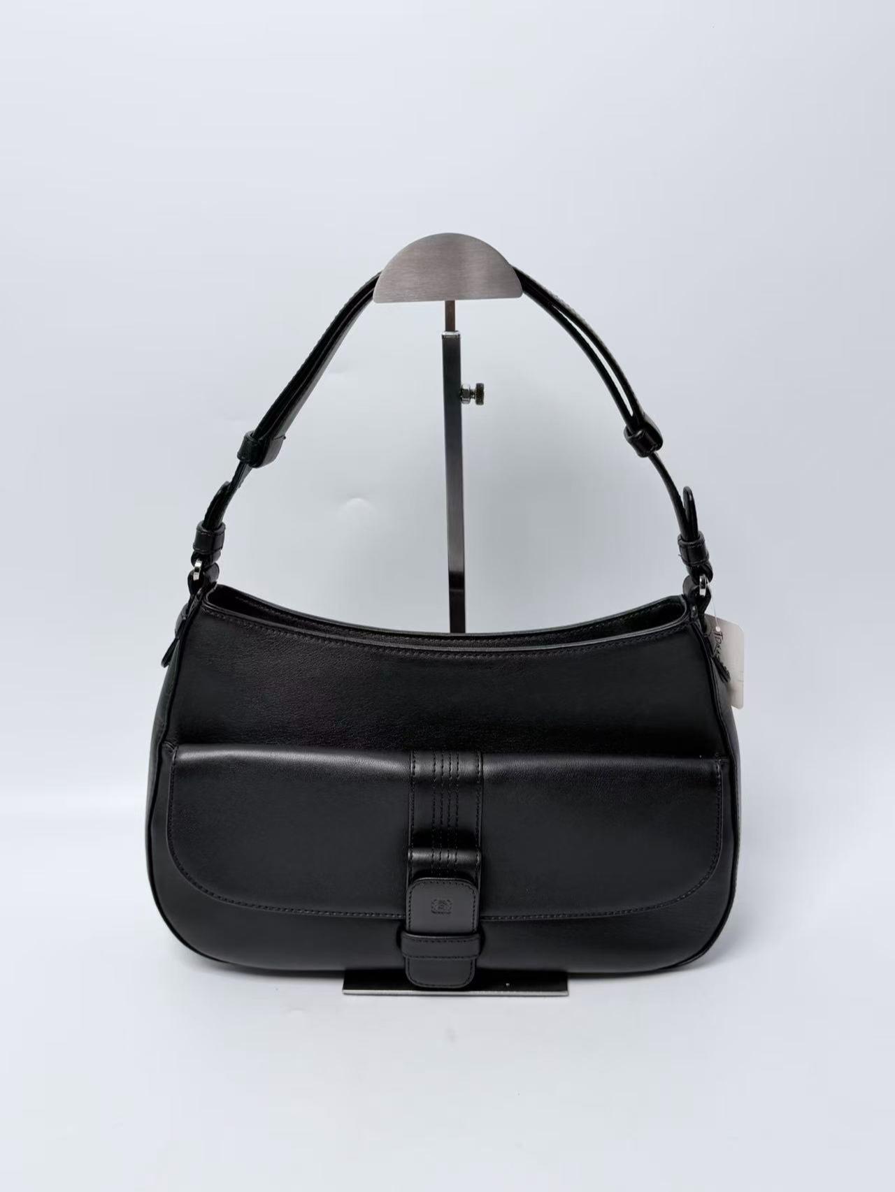 Vintage Black Berlingo Buckle Shoulder Hobo Bag JP002LE
