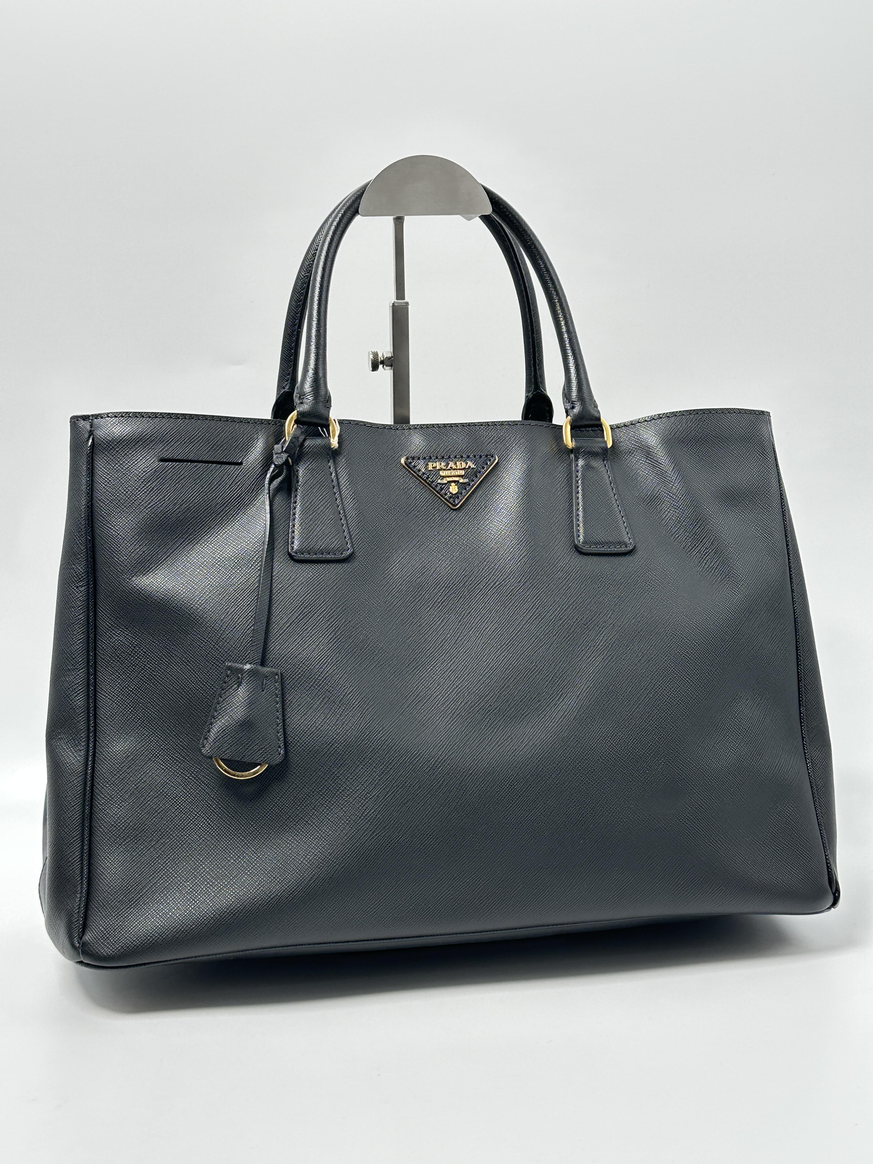 Galleria Large Black Saffiano Double Zip Tote Bag JE654PD