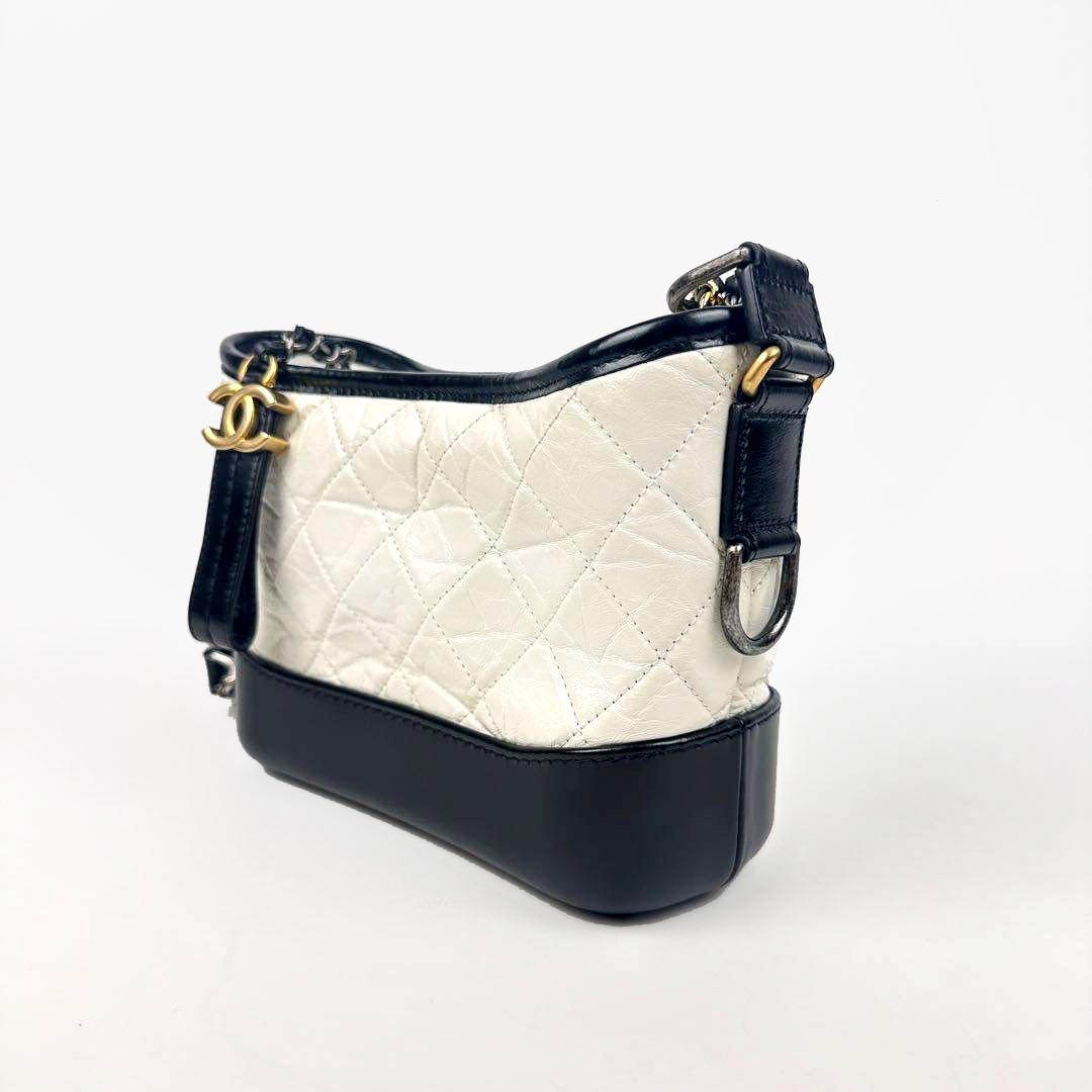 Pre-owned CHANEL cow leather Shoulder Bags Classic Flap Small Black & White Color Block Shoulder Bag SH26CC