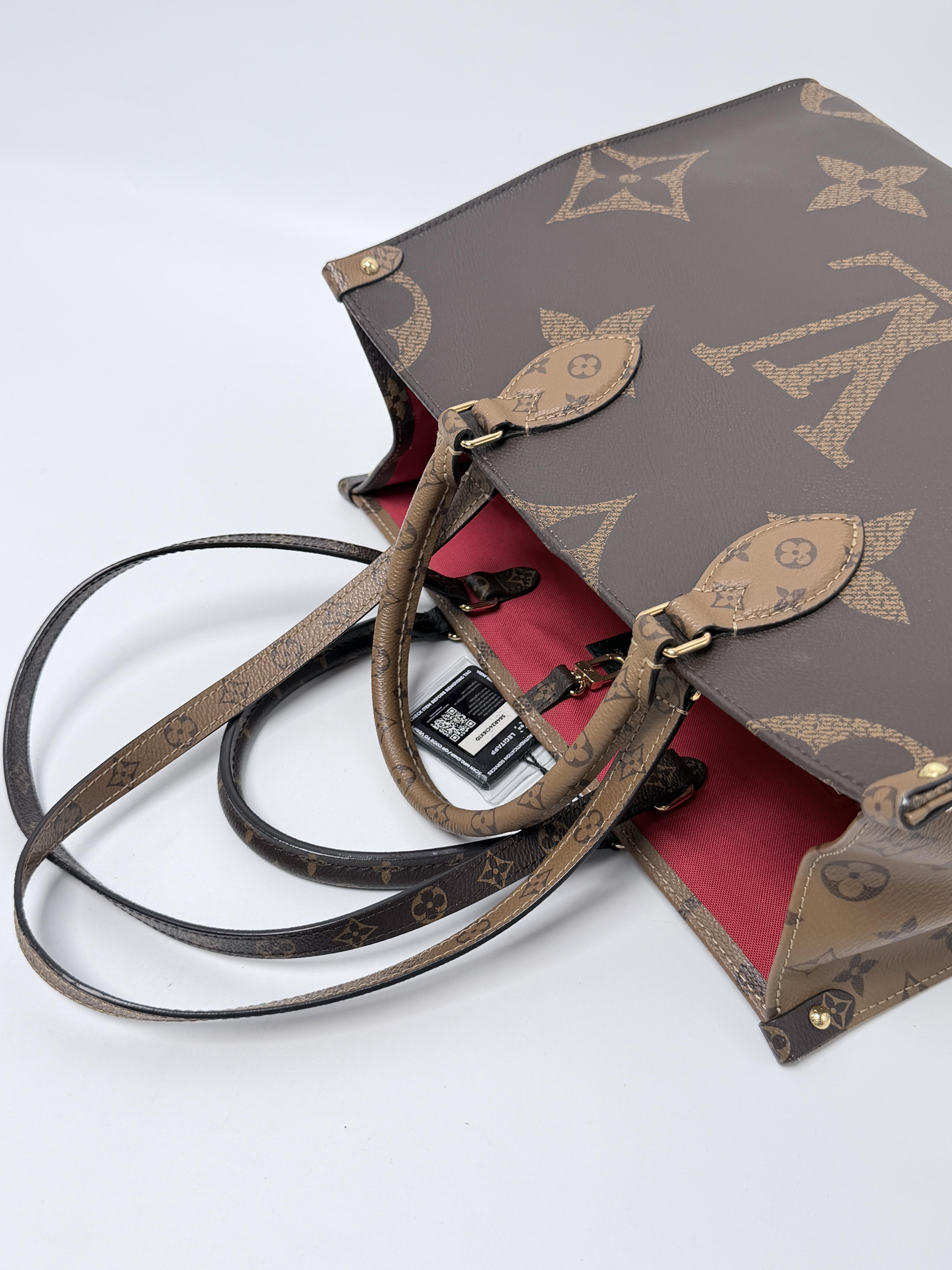 Monogram Giant Reverse OnTheGo PM Tote Bag JD1245LV