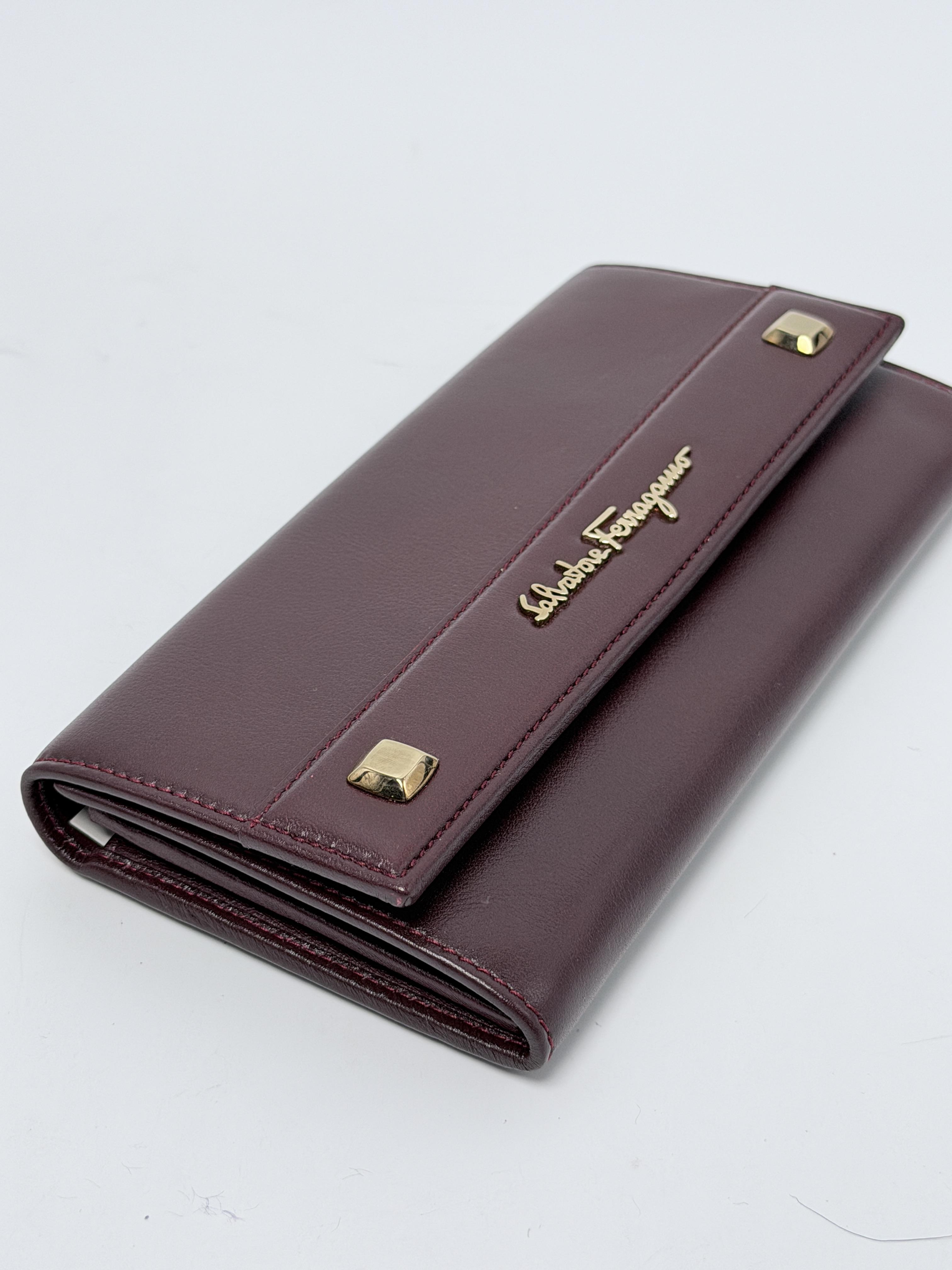 Ferragamo Studded Logo Grained Continental Flap JD1363FG
