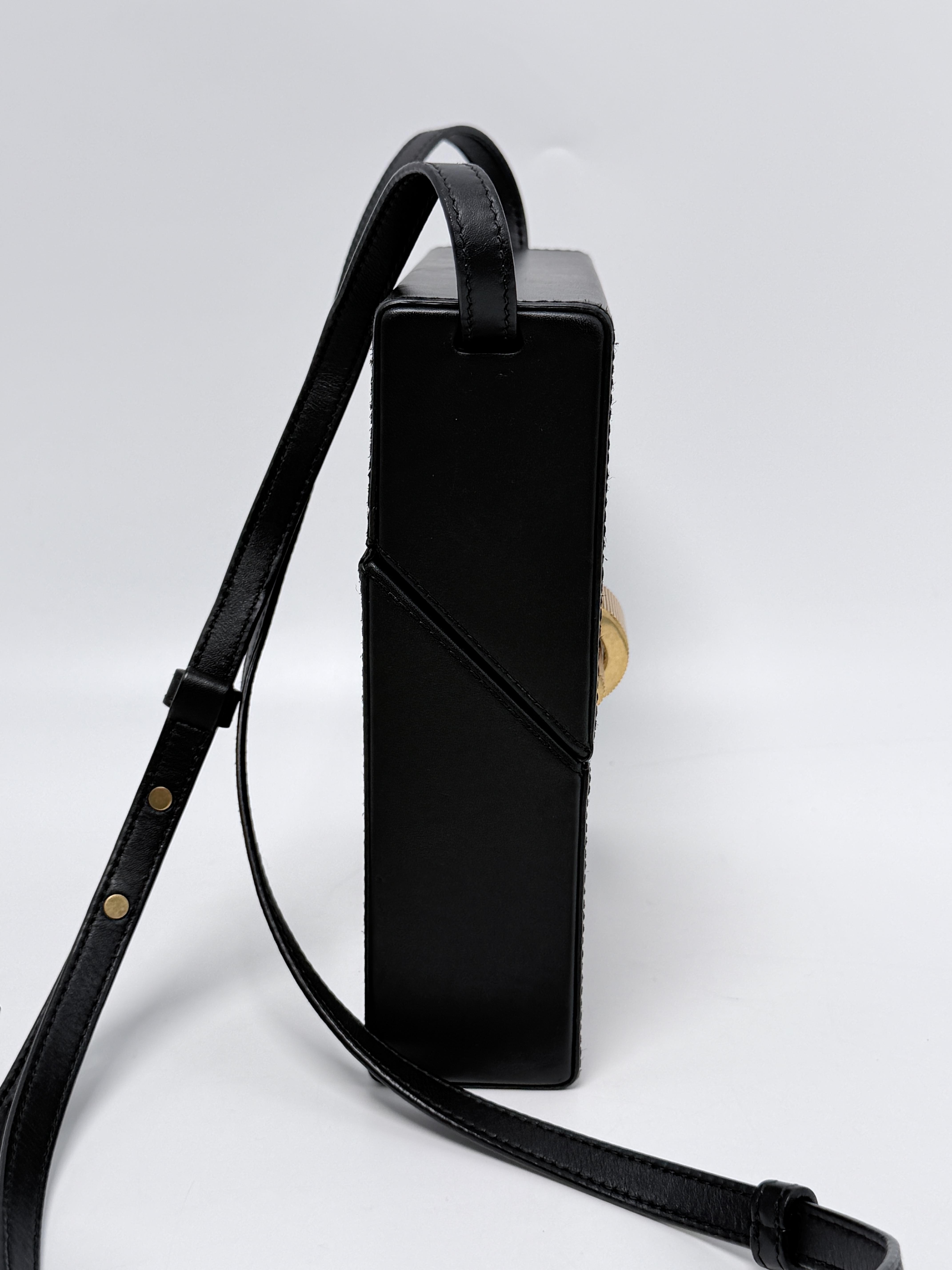 Black Daisey Box Shoulder Crossbody Bag JD1405BV