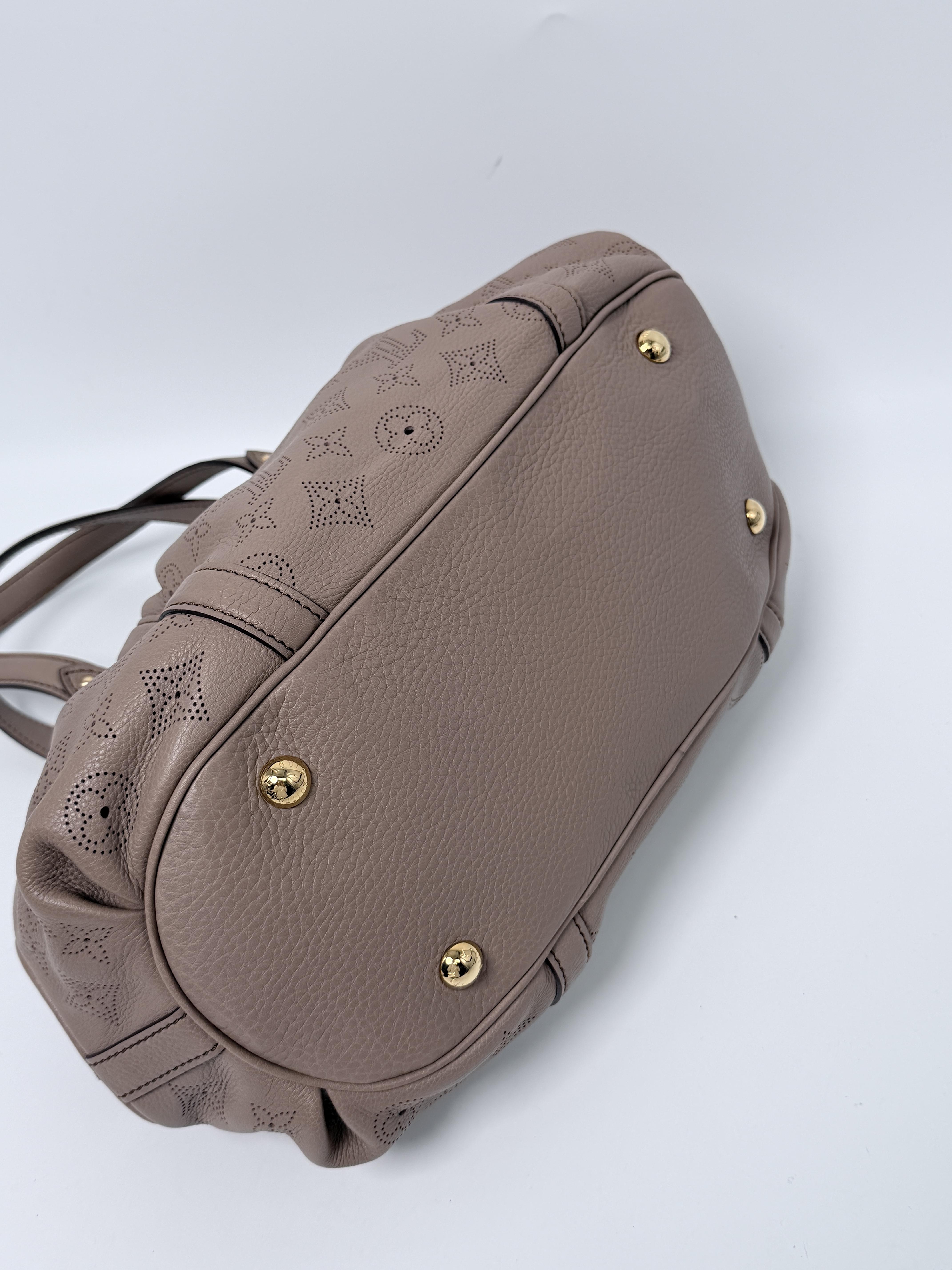 Pre-owned Louis Vuitton Leather Shoulder Bags Mahina Lunar PM Perforated Monogram Handle Shoulder Bag Tote Handbag JA735LV