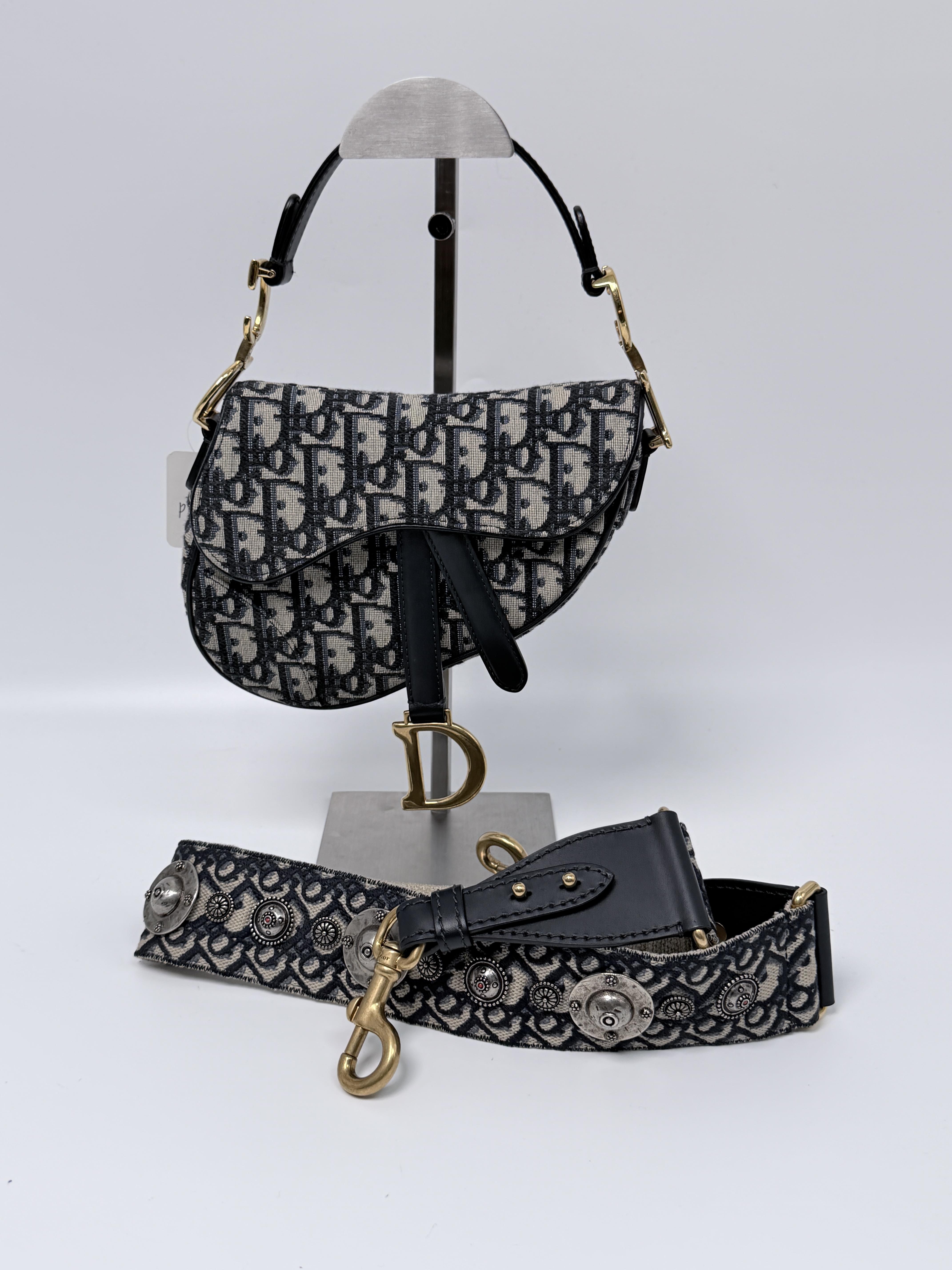 Saddle Bag Oblique Canvas with Embroidered Strap P021CD