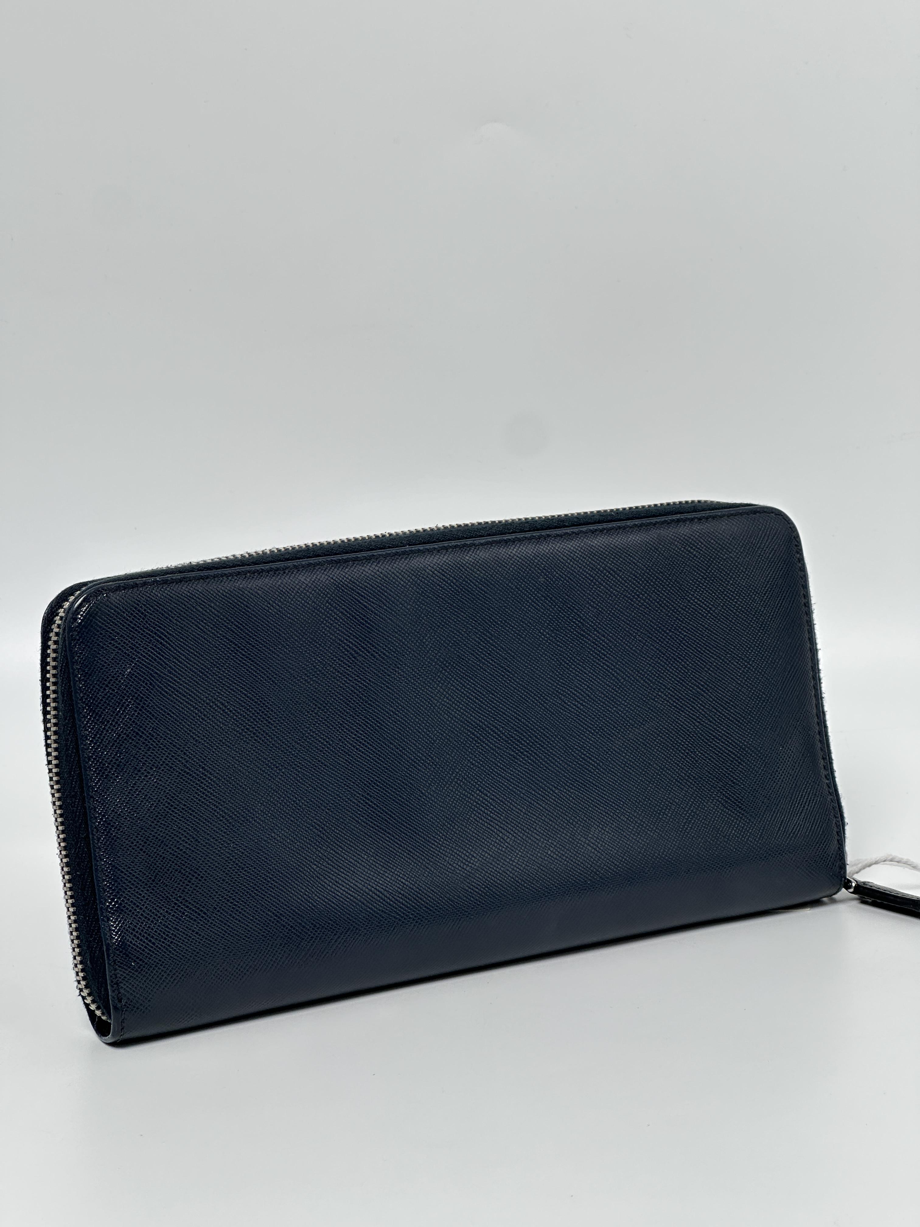 Black Saffiano Zip Around W4JX
