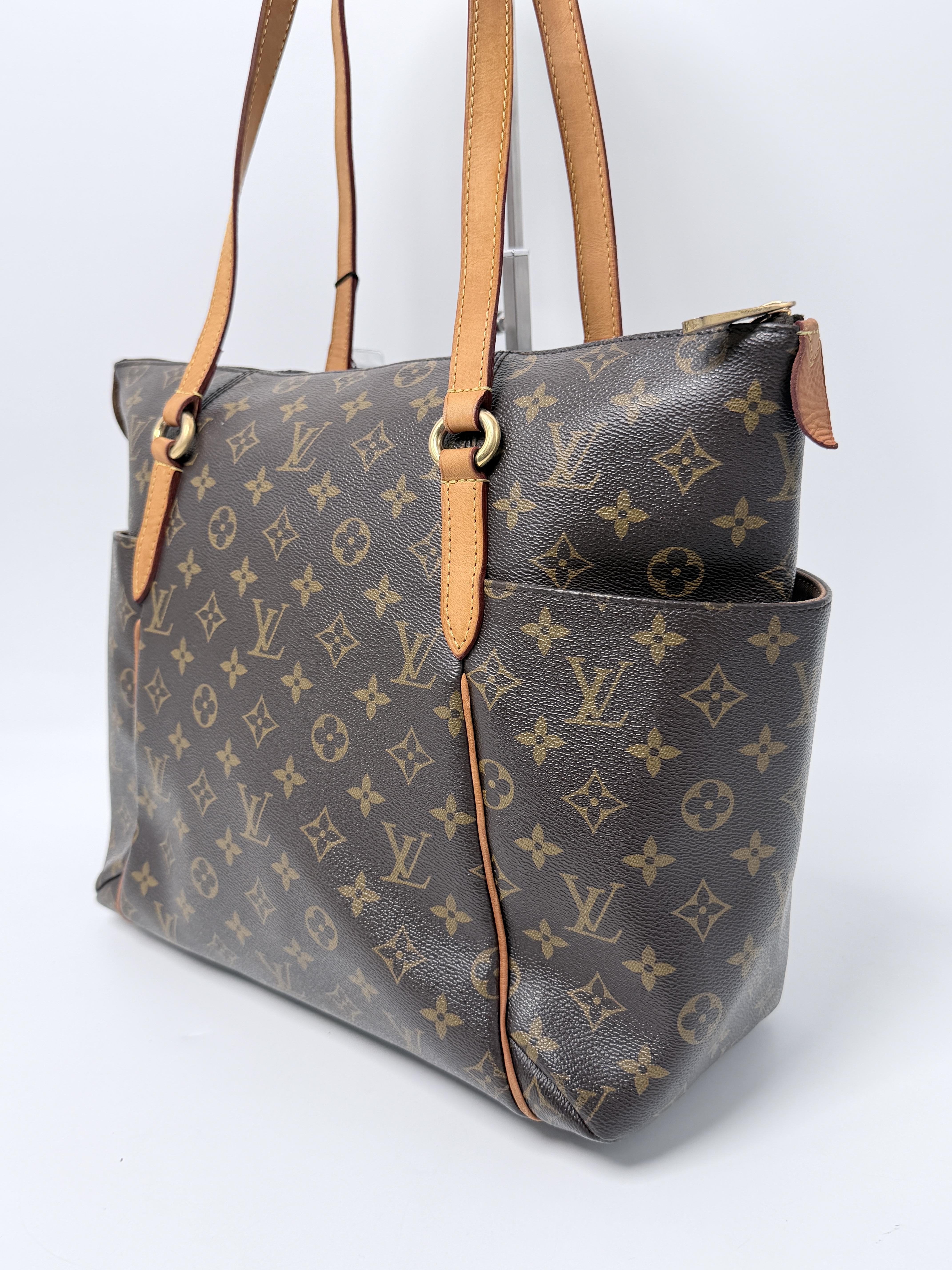 Monogram Totally MM Brown Leather Bucket Pocket Handbag JE744LV