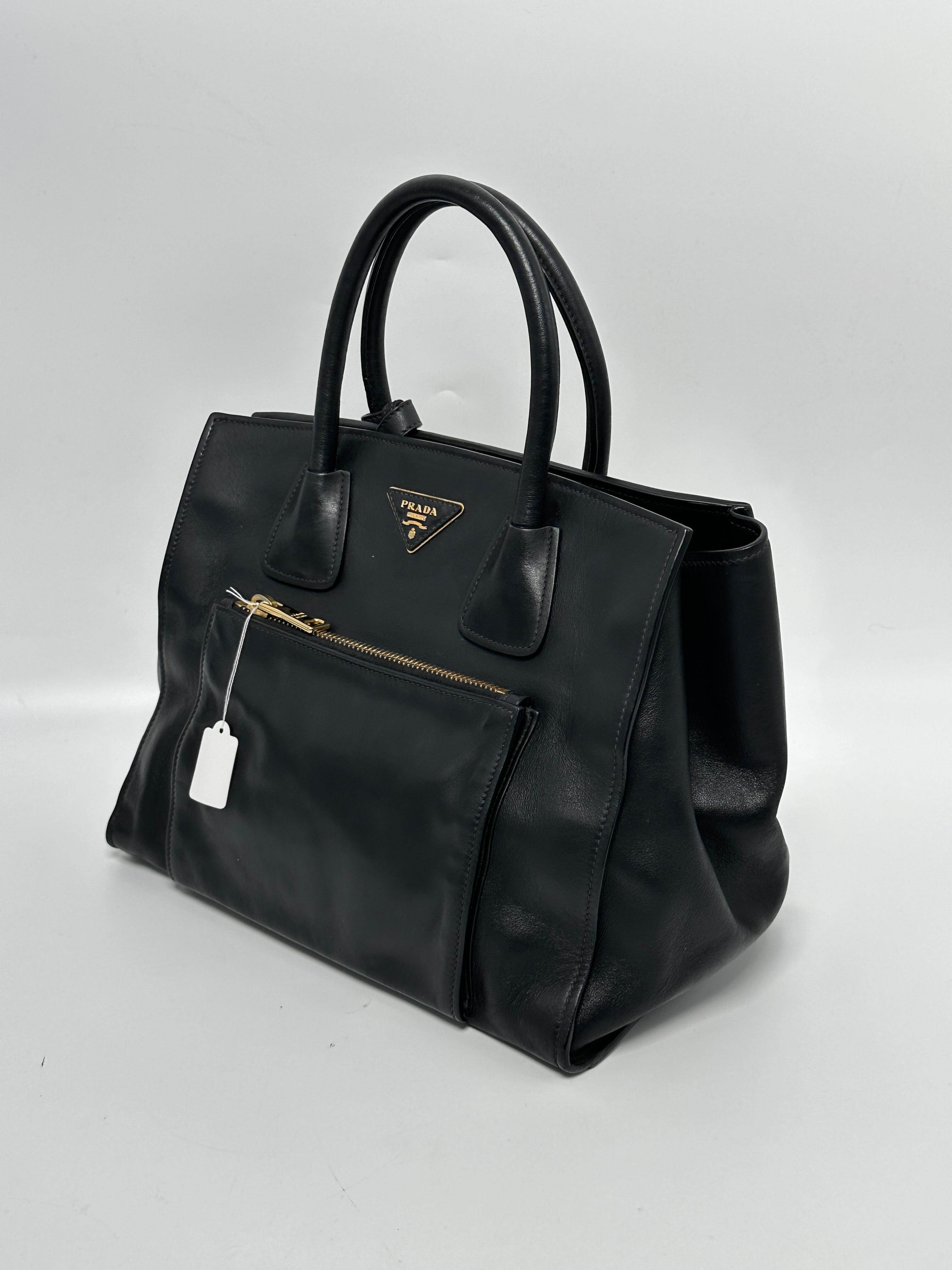 Front Pocket Wing Convertible Tote Black JE514PD
