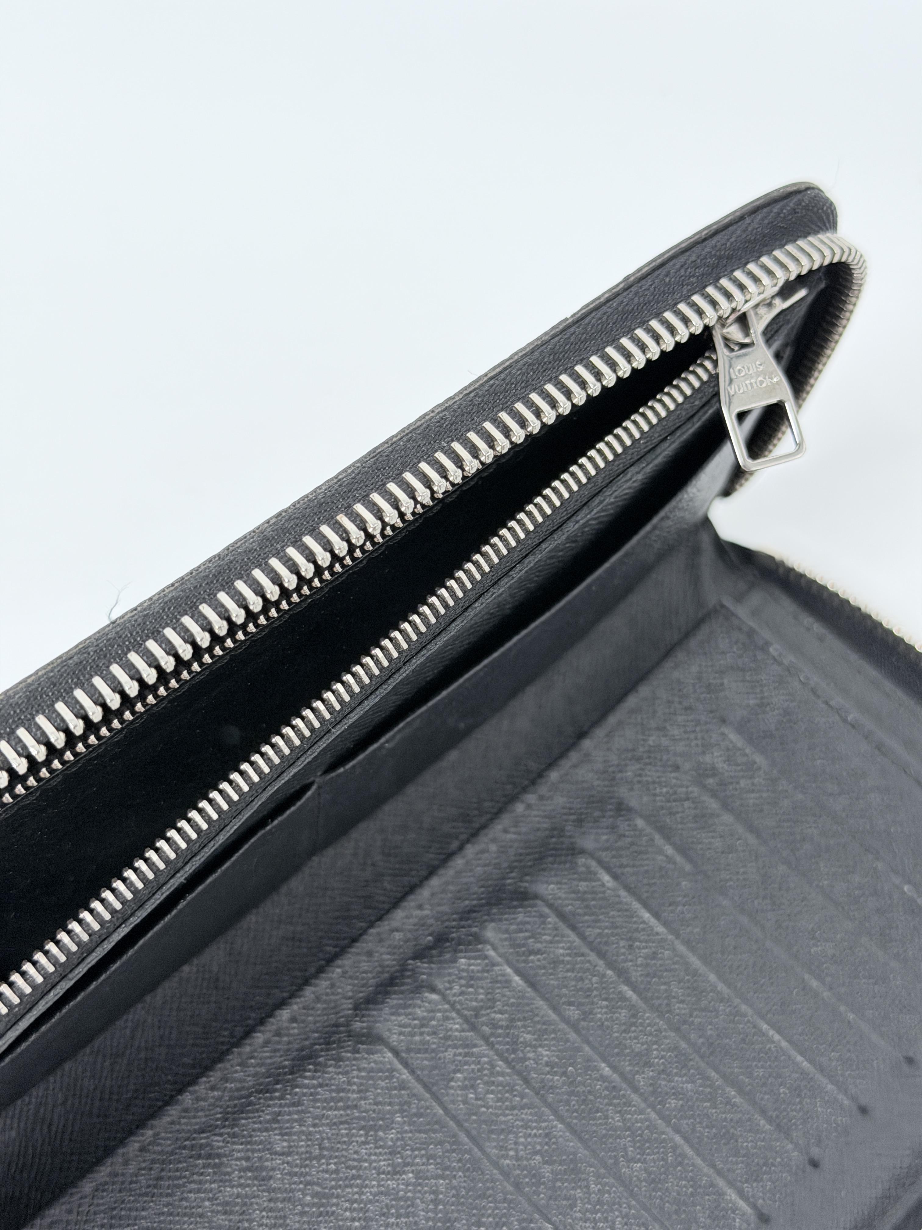 Damier Graphite Zippy Vertical Silver Hardware FJ007LV