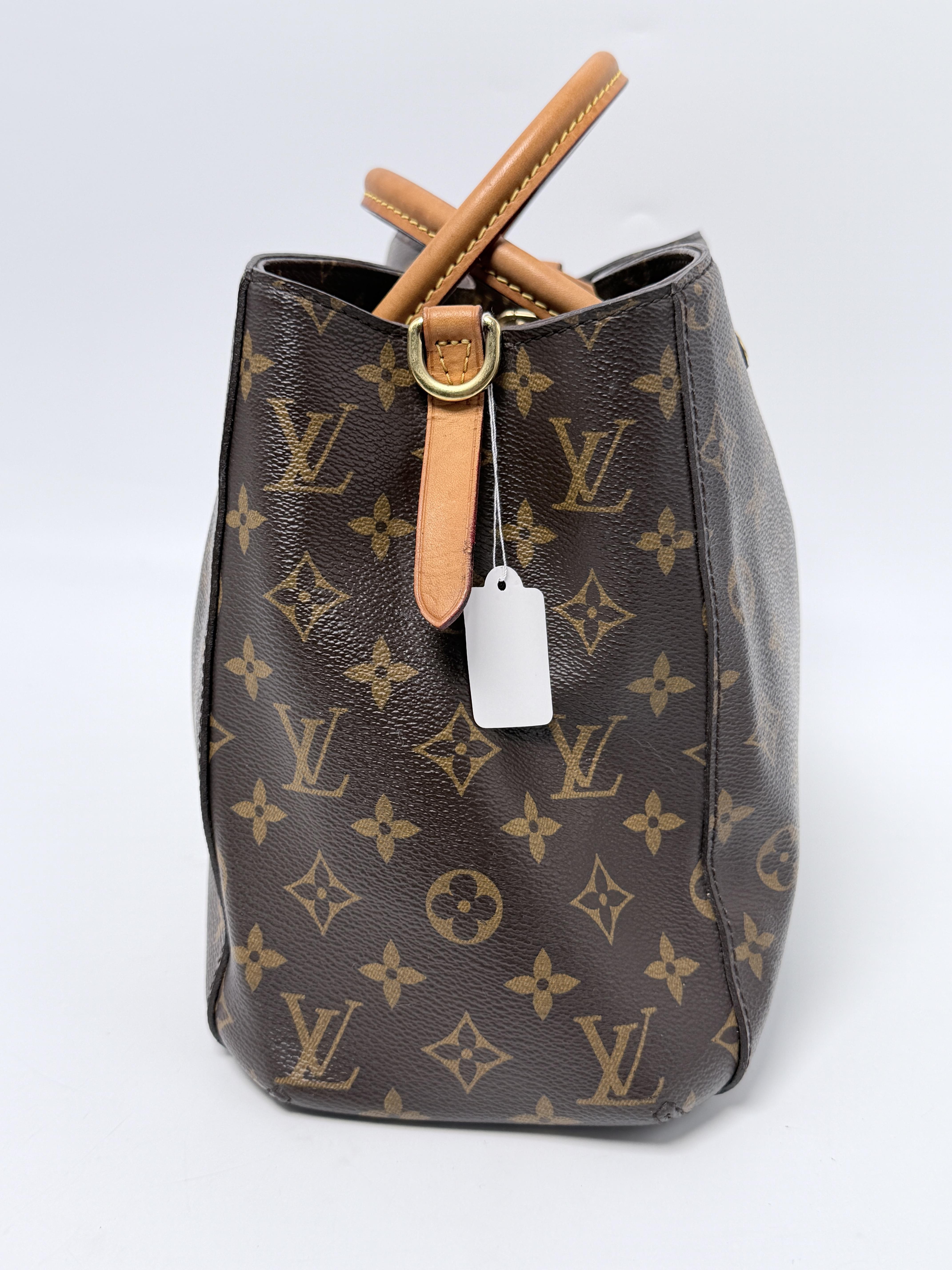 Montaigne MM Monogram Canvas Handle Handbag JE723LV