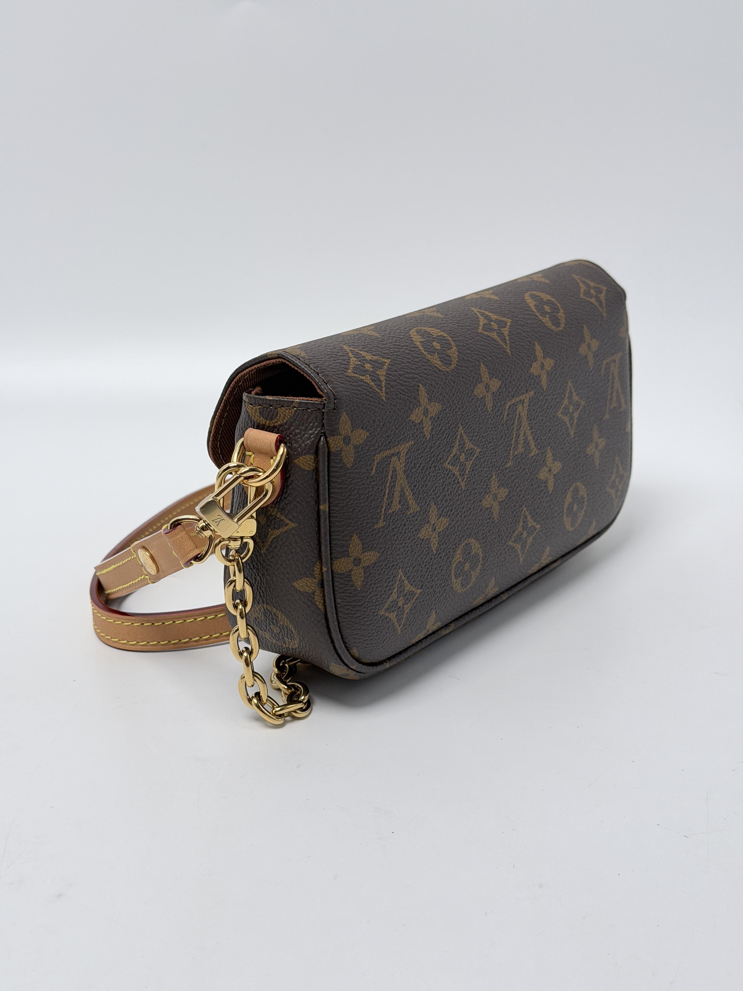 Monogram Wallet On Chain Ivy Handbag JX345LV