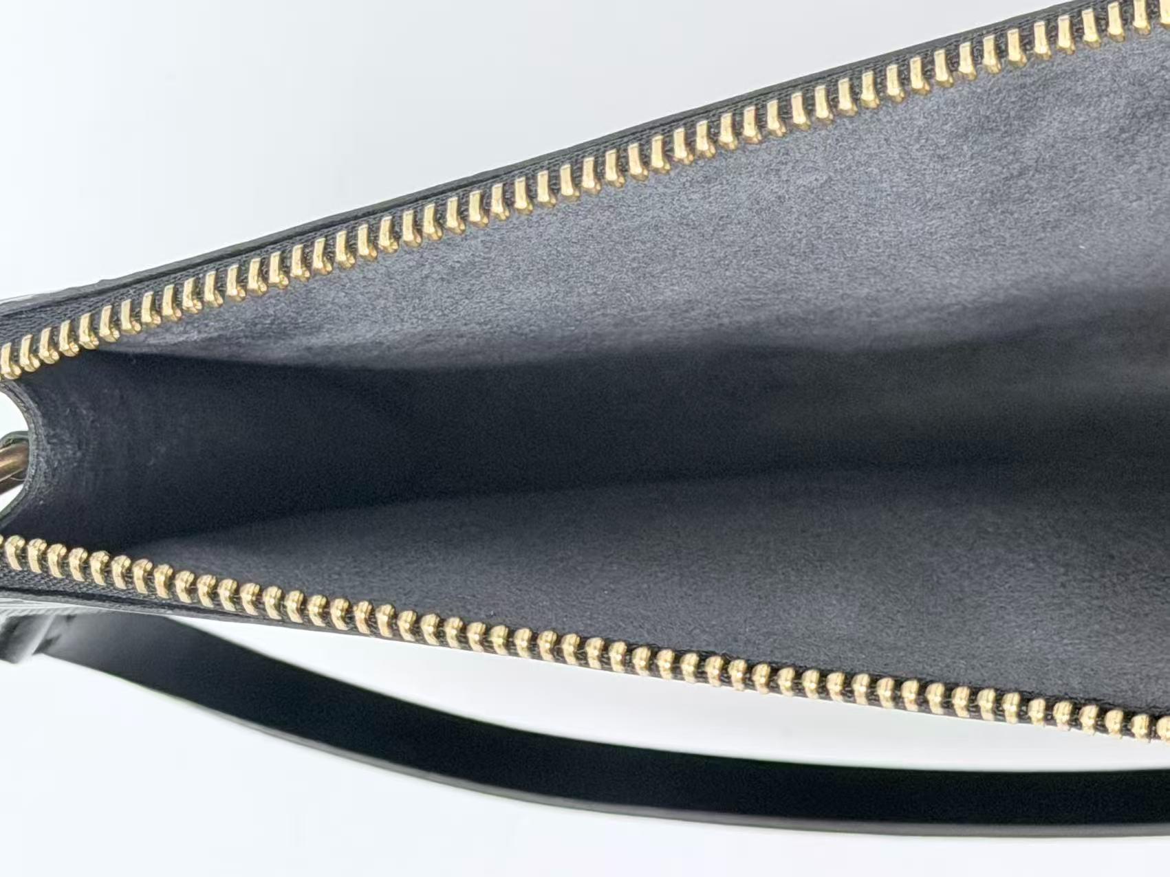 Epi Pochette Accessoires Noir Black Leather Shoulder Bag Pouch JP007LV