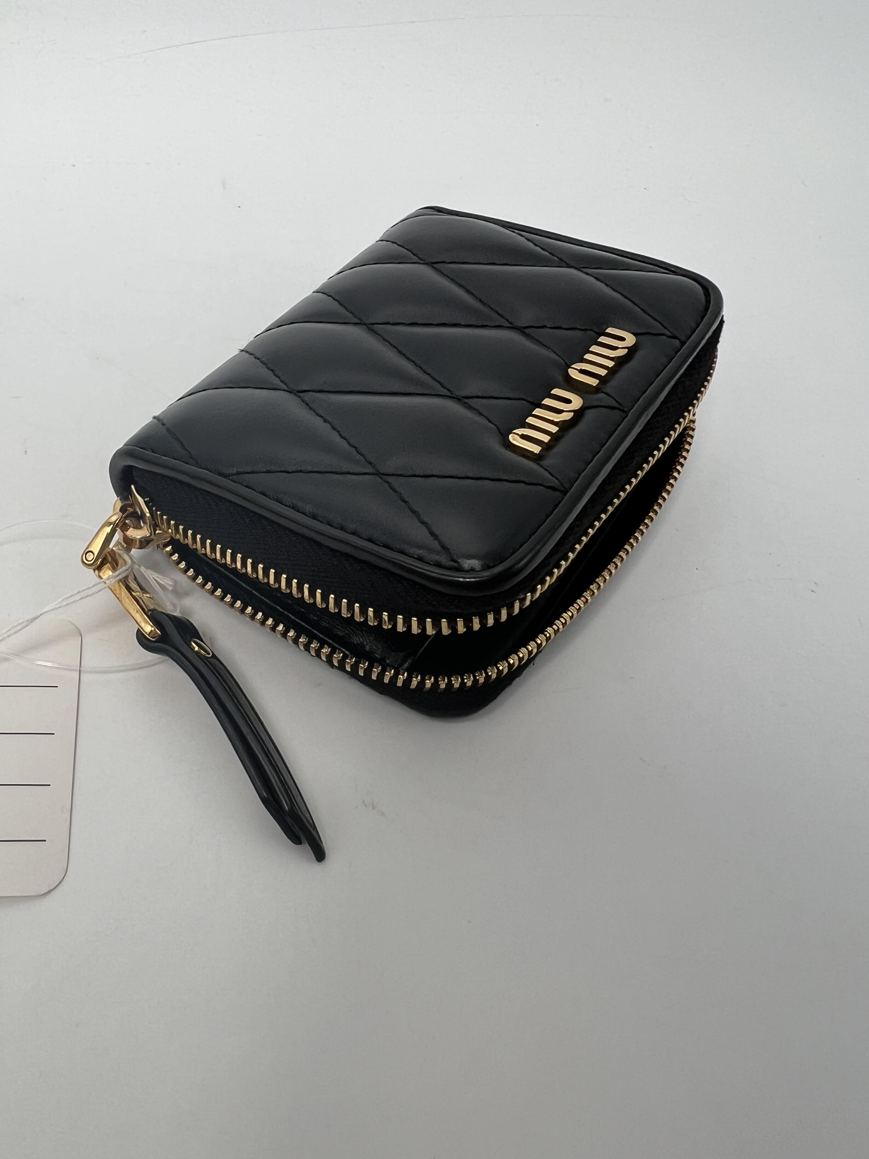 Matelassé Quilted Zip Around Wallet Black Gold Hardware JP001MM