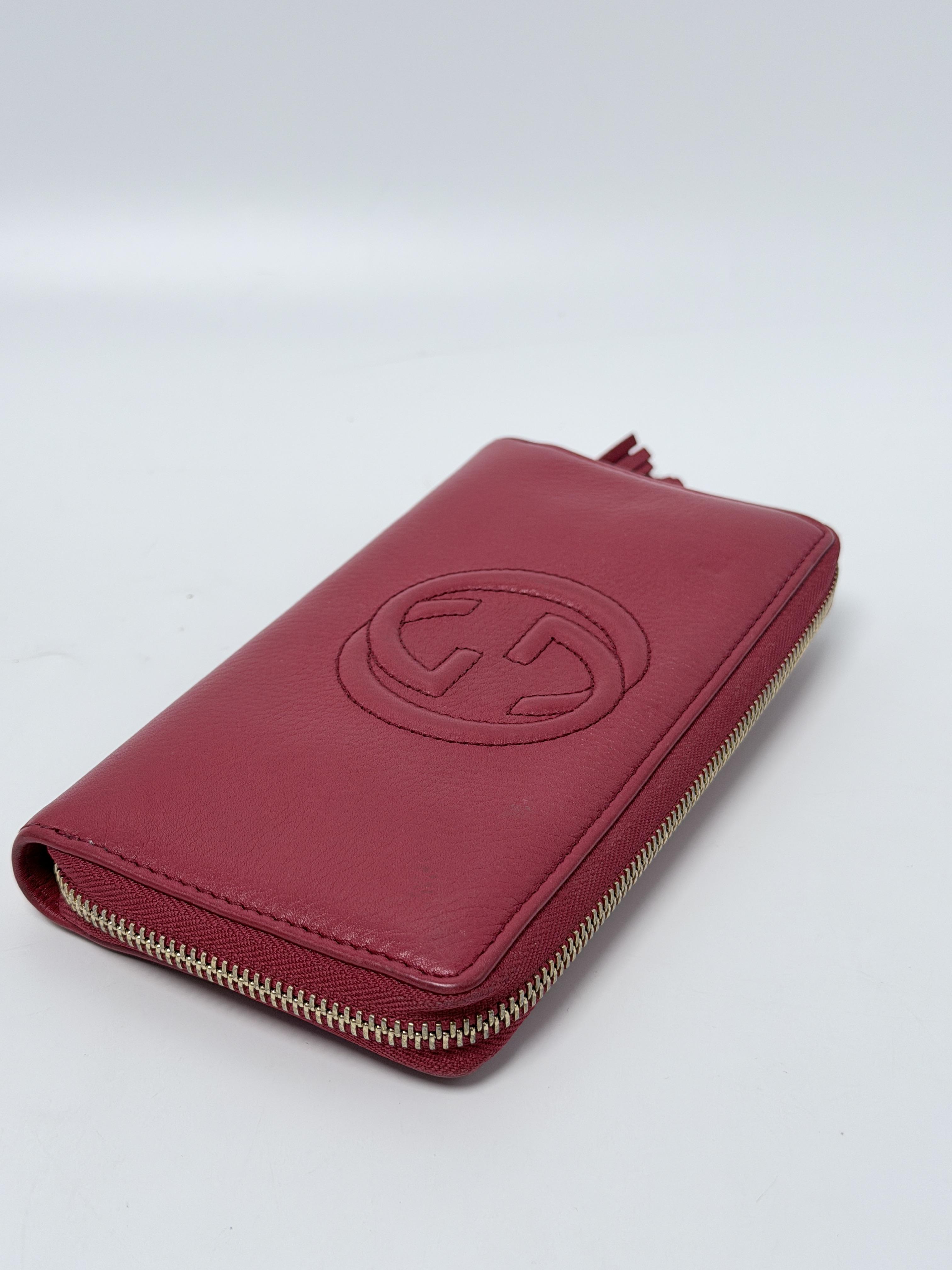 Soho Pebbled Calfskin Zip Around Clutch Red JD1295GG