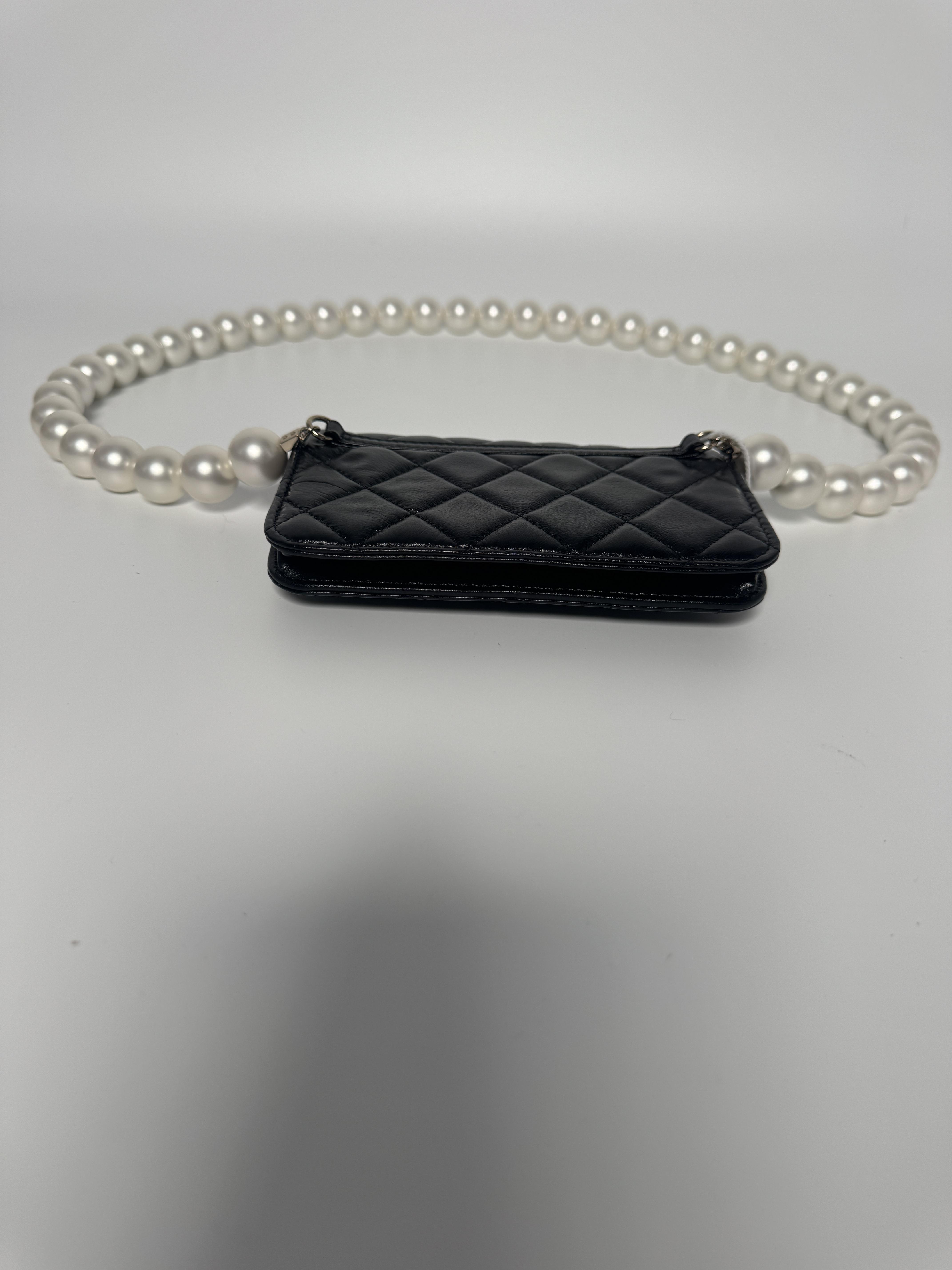 Pre-owned CHANEL Patent leather Belt Bags Mini Quilted Pearl Bag P002CC