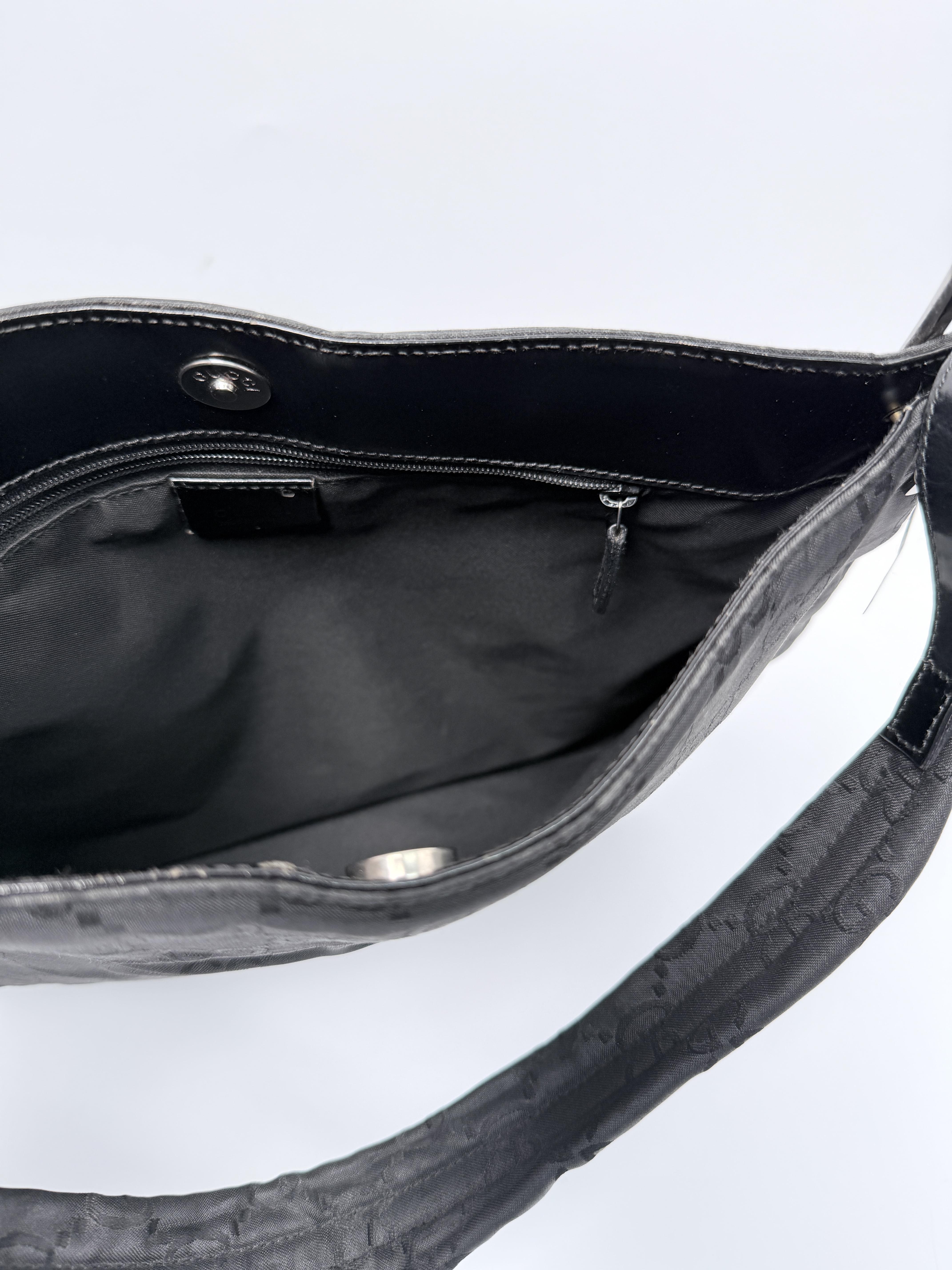 Pre-owned GUCCI Canvas Shoulder Bags Black Nylon & Leather GG Monogram Shoulder Bag Hobo Handbag GG327FEI