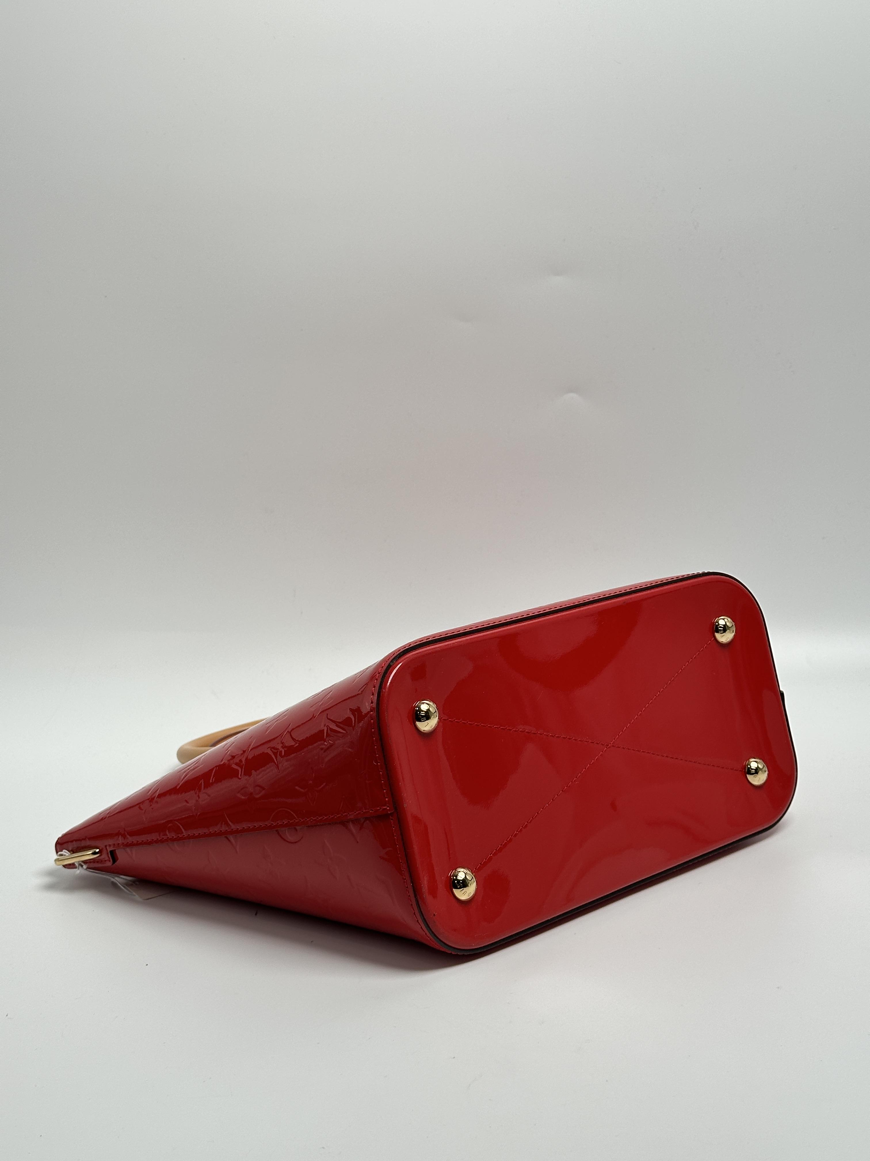Pre-owned Louis Vuitton leather Shoulder Bags Monogram Vernis Bellevue Shoulder Bag Red SH418LV