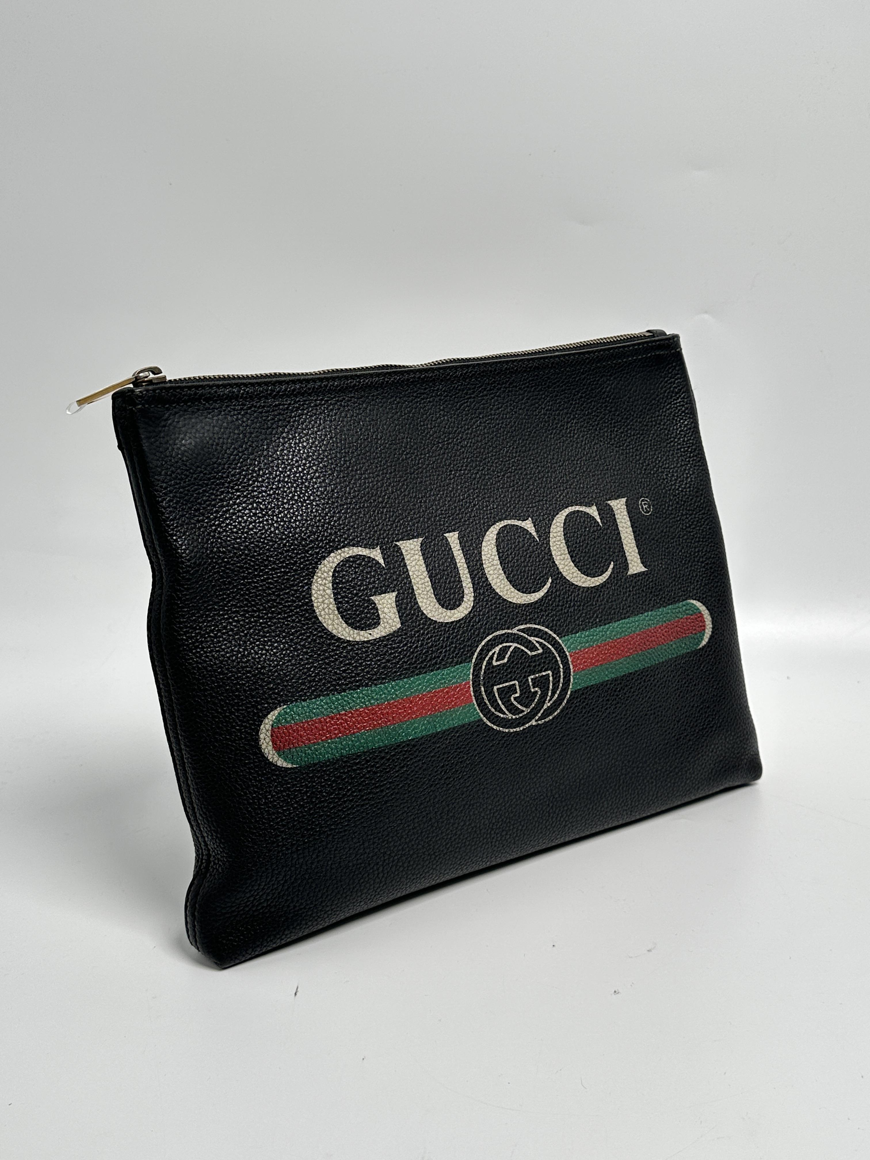 Pre-owned GUCCI leather Clutches & Wristlets Logo Print Zip Pouch / Document Clutch / Portfolio Bag JA627GG