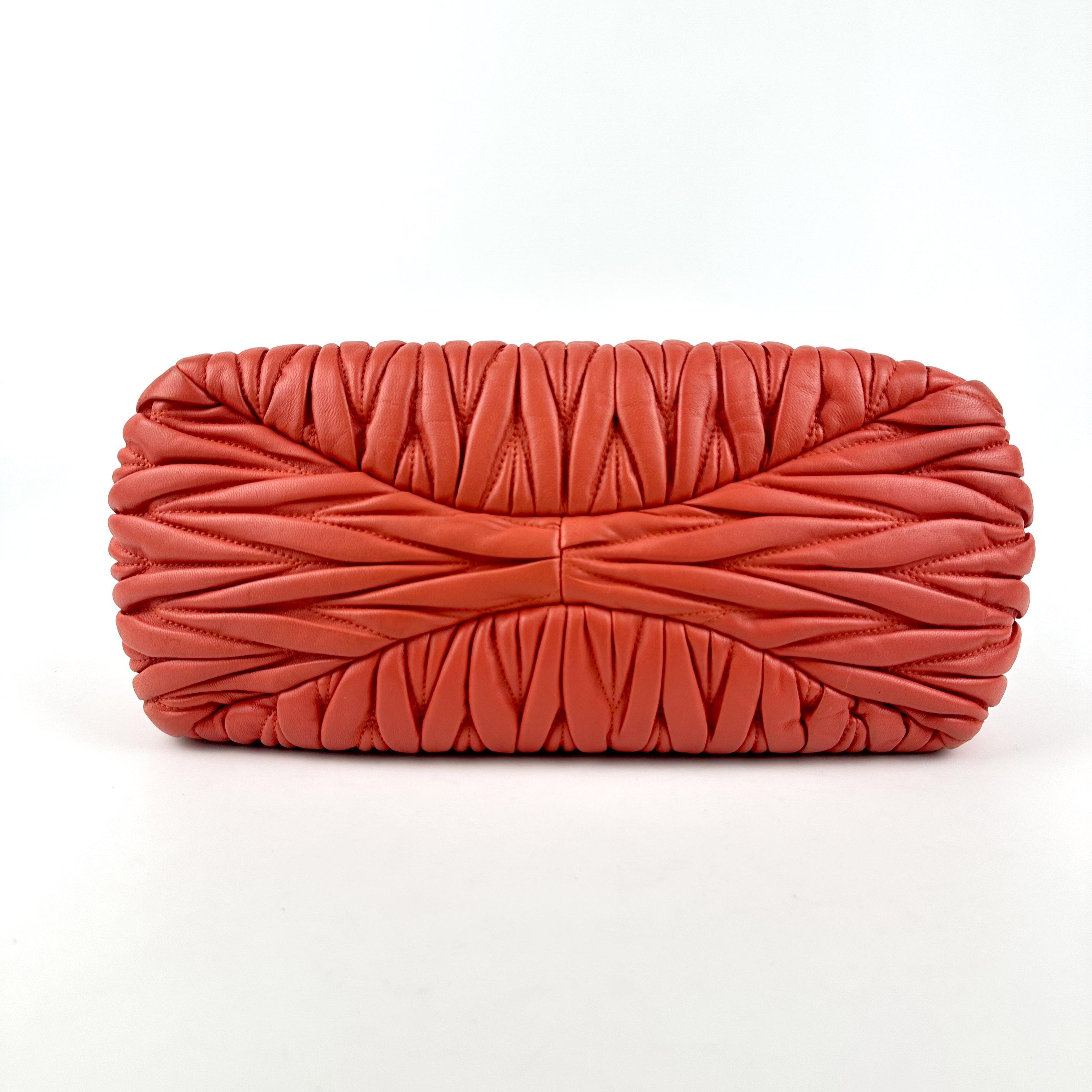 Pre-owned miumiu Leather Handbag Miu Miu Coral Quilted Sku:SH037