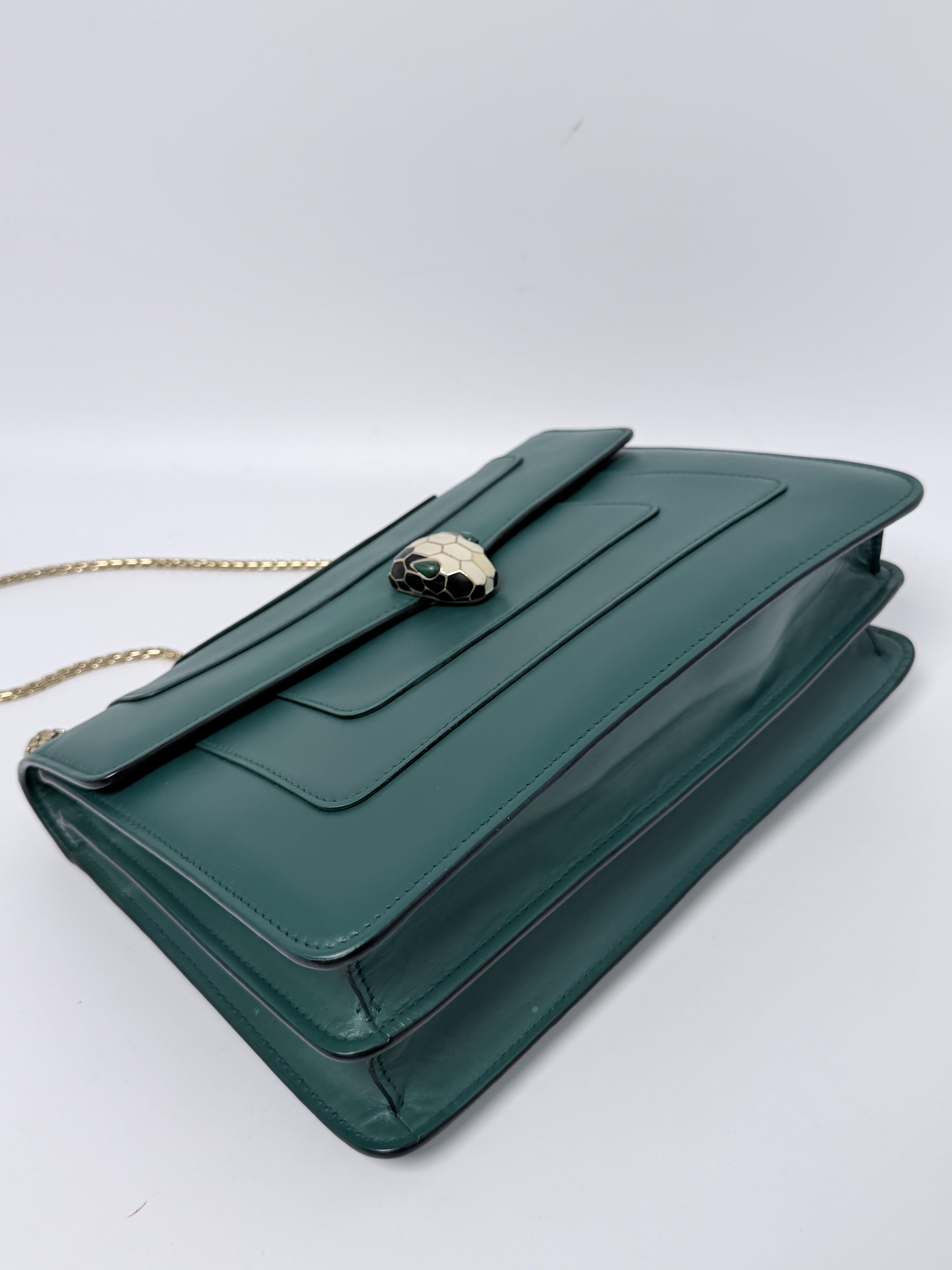 Pre-owned Bvlgari Leather Shoulder Bags Serpenti Forever Medium Emerald Green Calf Shoulder Bag Handbag ZS001BG