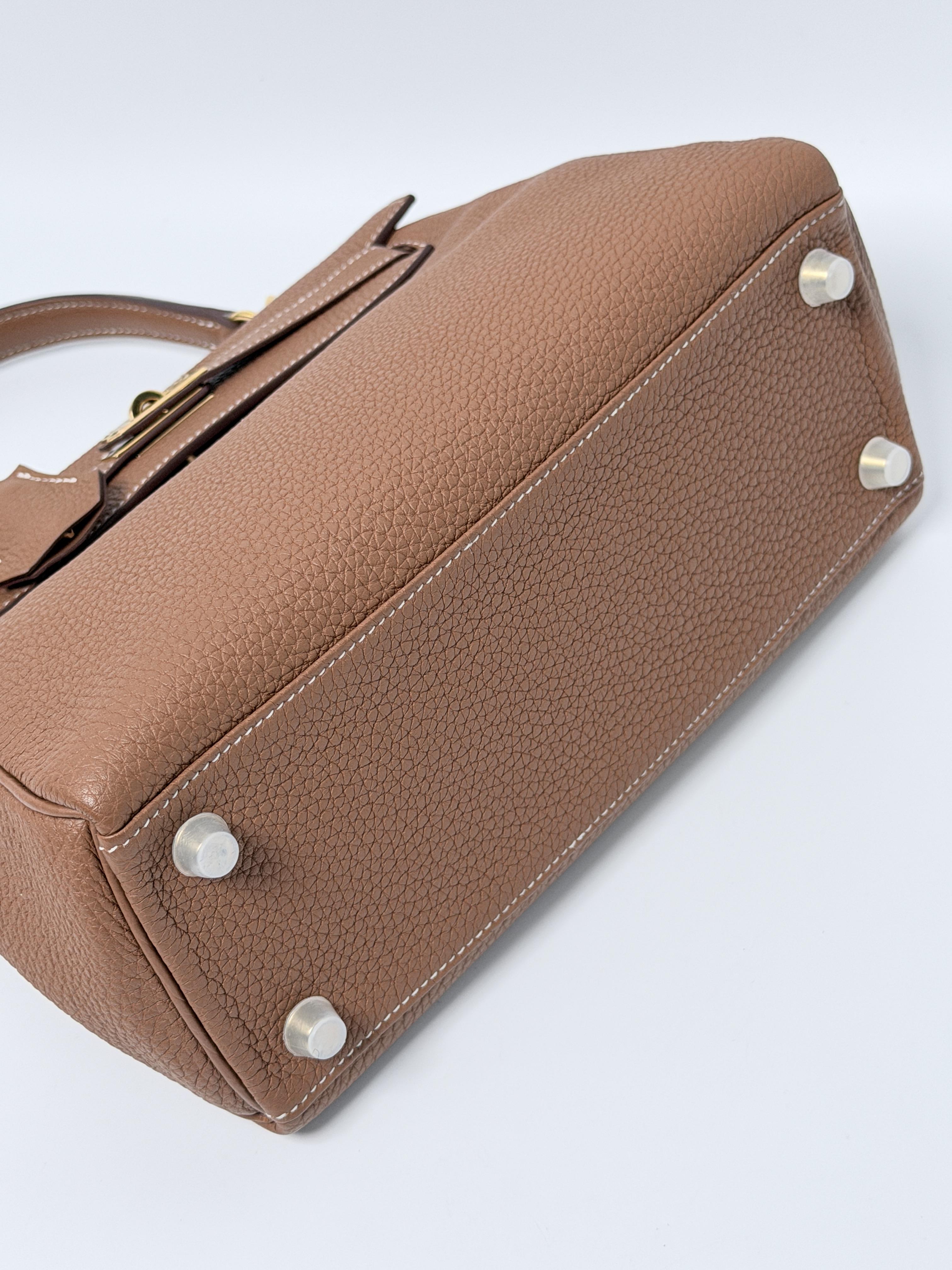 Pre-owned HERMÈS Leather Shoulder Bags Kelly Retourne 25 Gold Togo with Gold Hardware Top Handle Handbag Crossbody bag BIN002HM