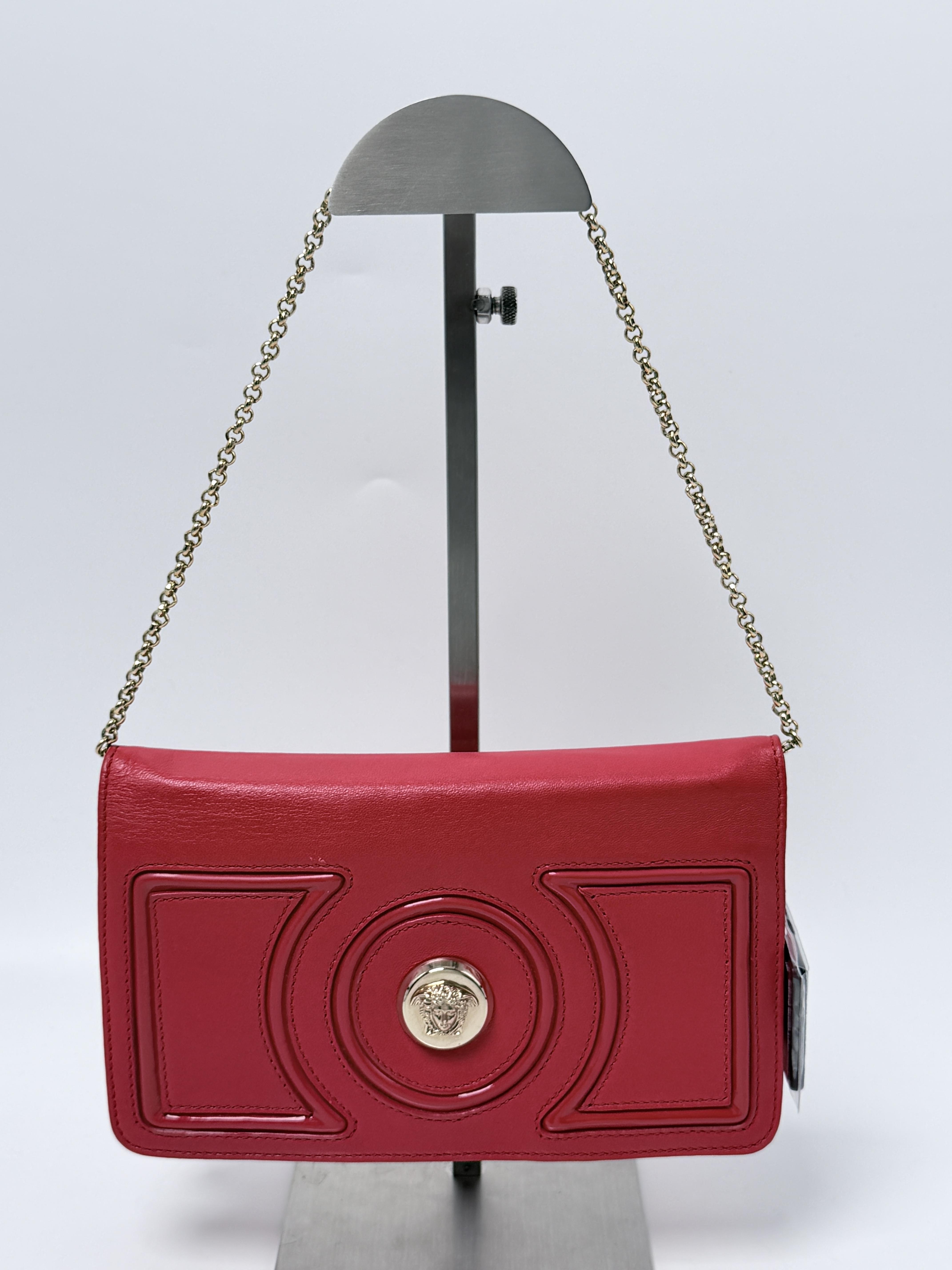 Greek Key Mixed Media Patent and Matte Medusa Chain Flap Pouch Red JD1429VS