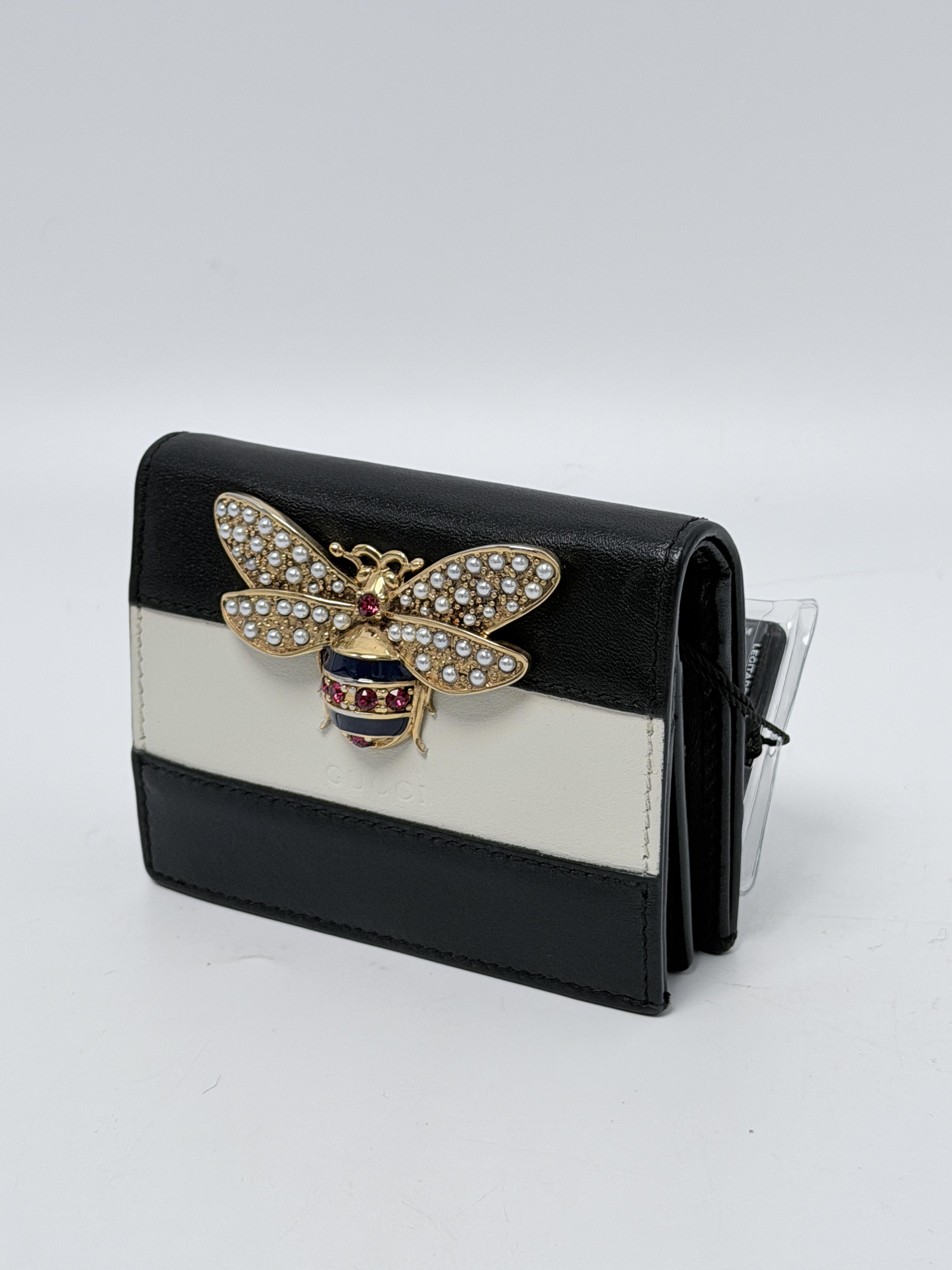 Queen Margaret Smooth Bee Card Case Wallet Black White JD1274GG