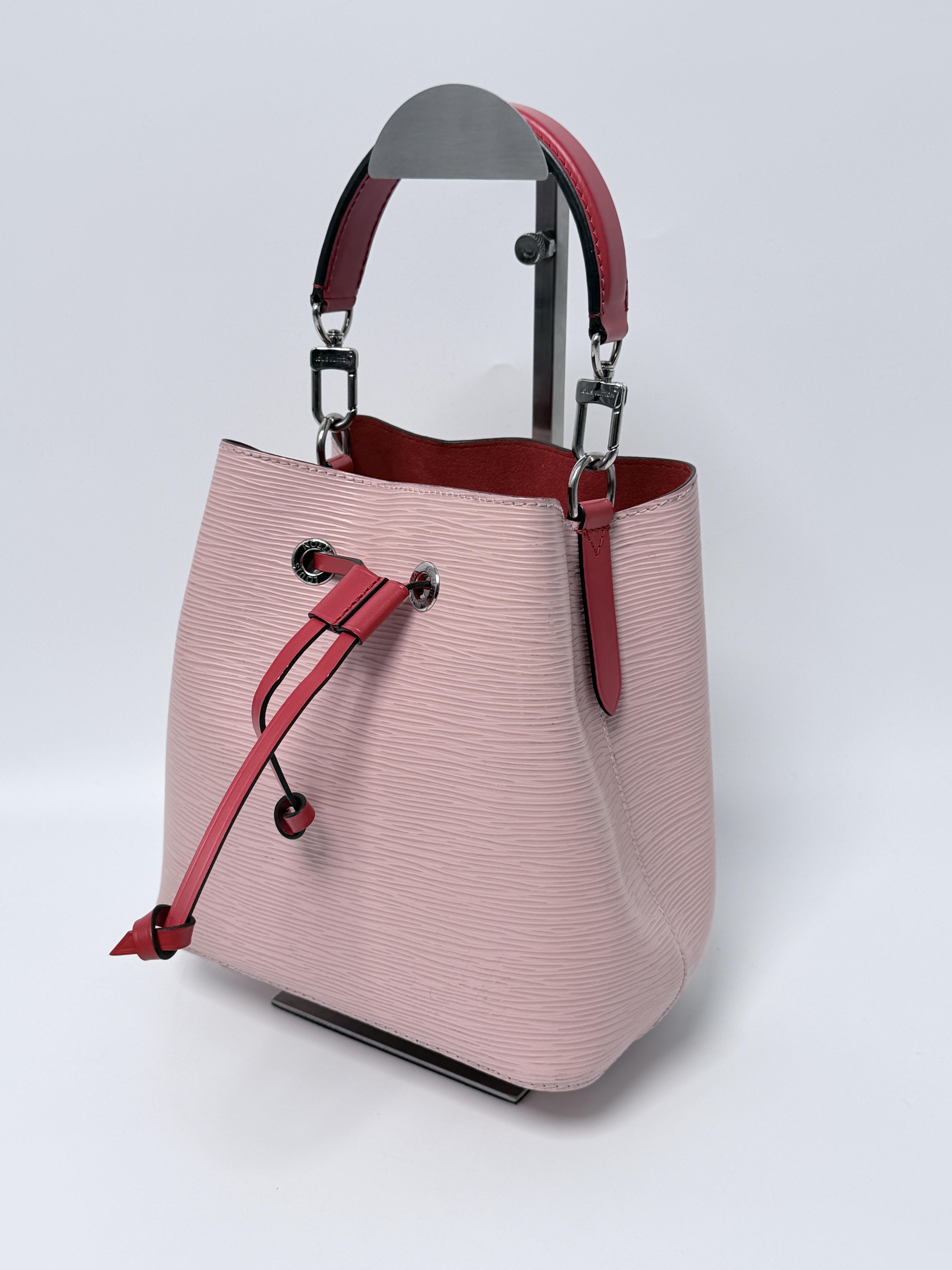 Pre-owned Laether Shoulder Bags Louis Vuitton Rose Ballerine Epi Leather Néonoé BB Bucket Bag Shoulder Handbag BIN339LV