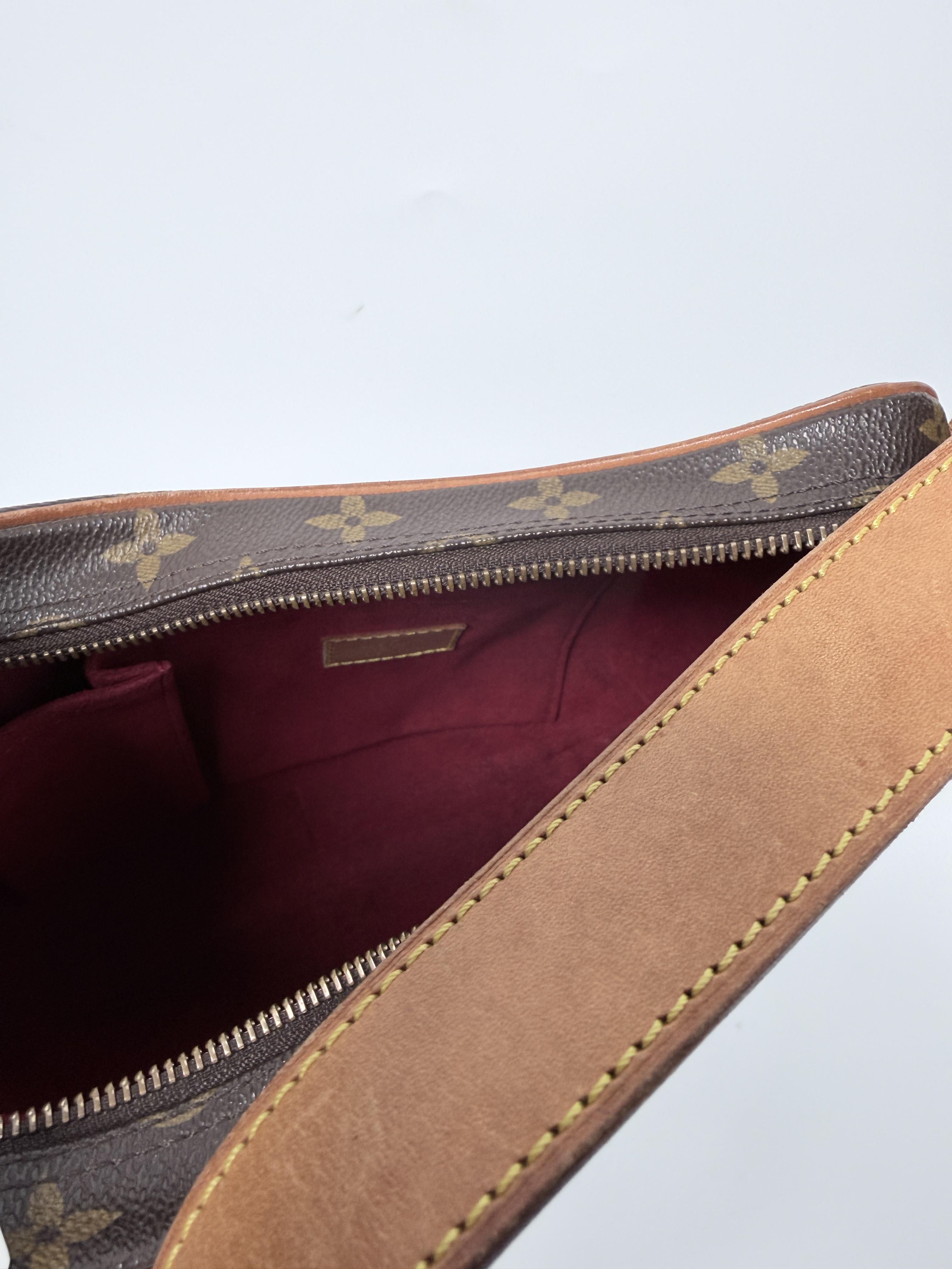 Pre-owned Louis Vuitton Canvas Shoulder Bags Croissant PM Monogram Brown Leather Gold Hardware Shoulder Bag JA610LV