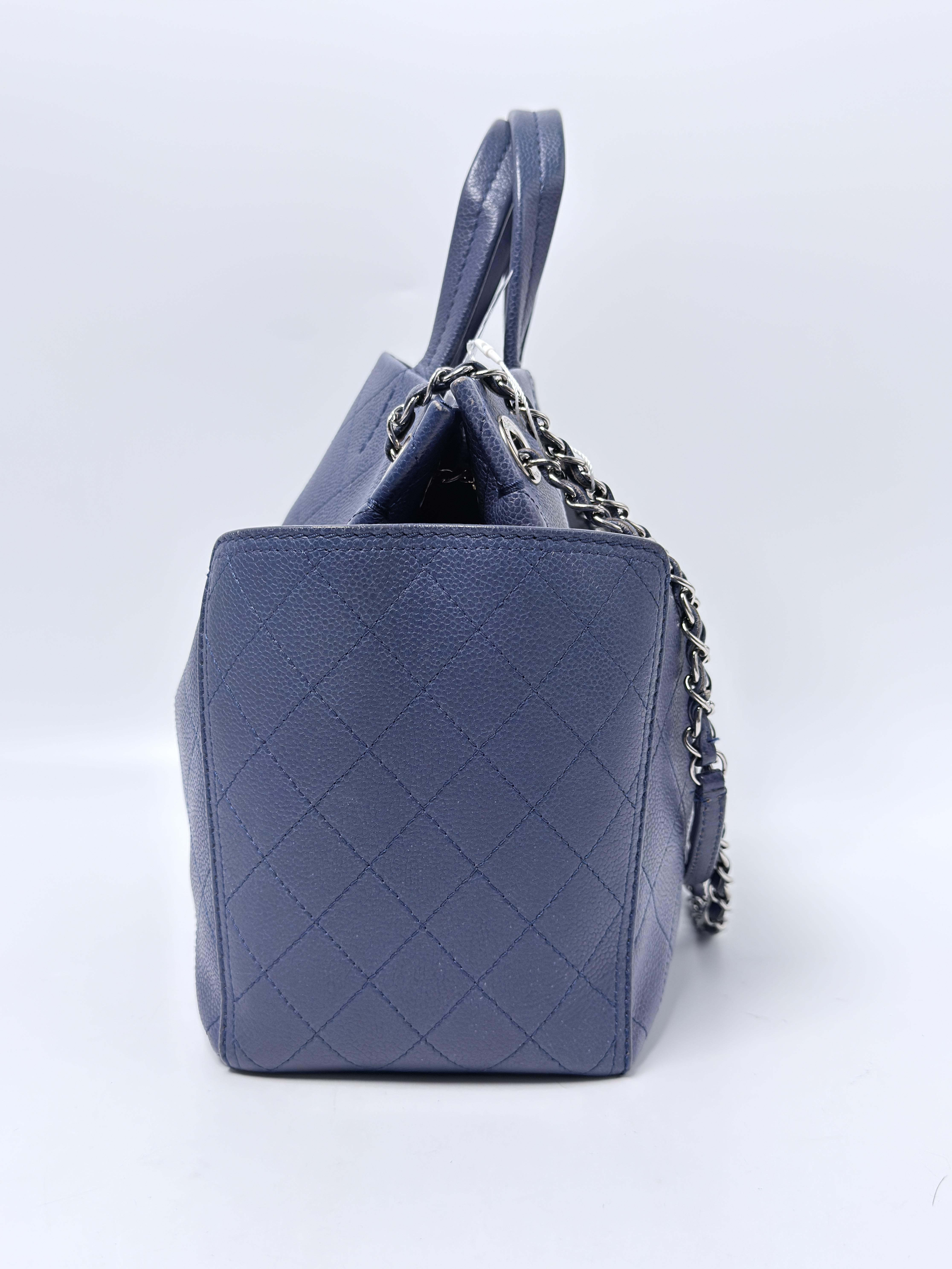 Around Pocket Tote Bag Quilted Blue Caviar Shoulder Bag ZS065CC
