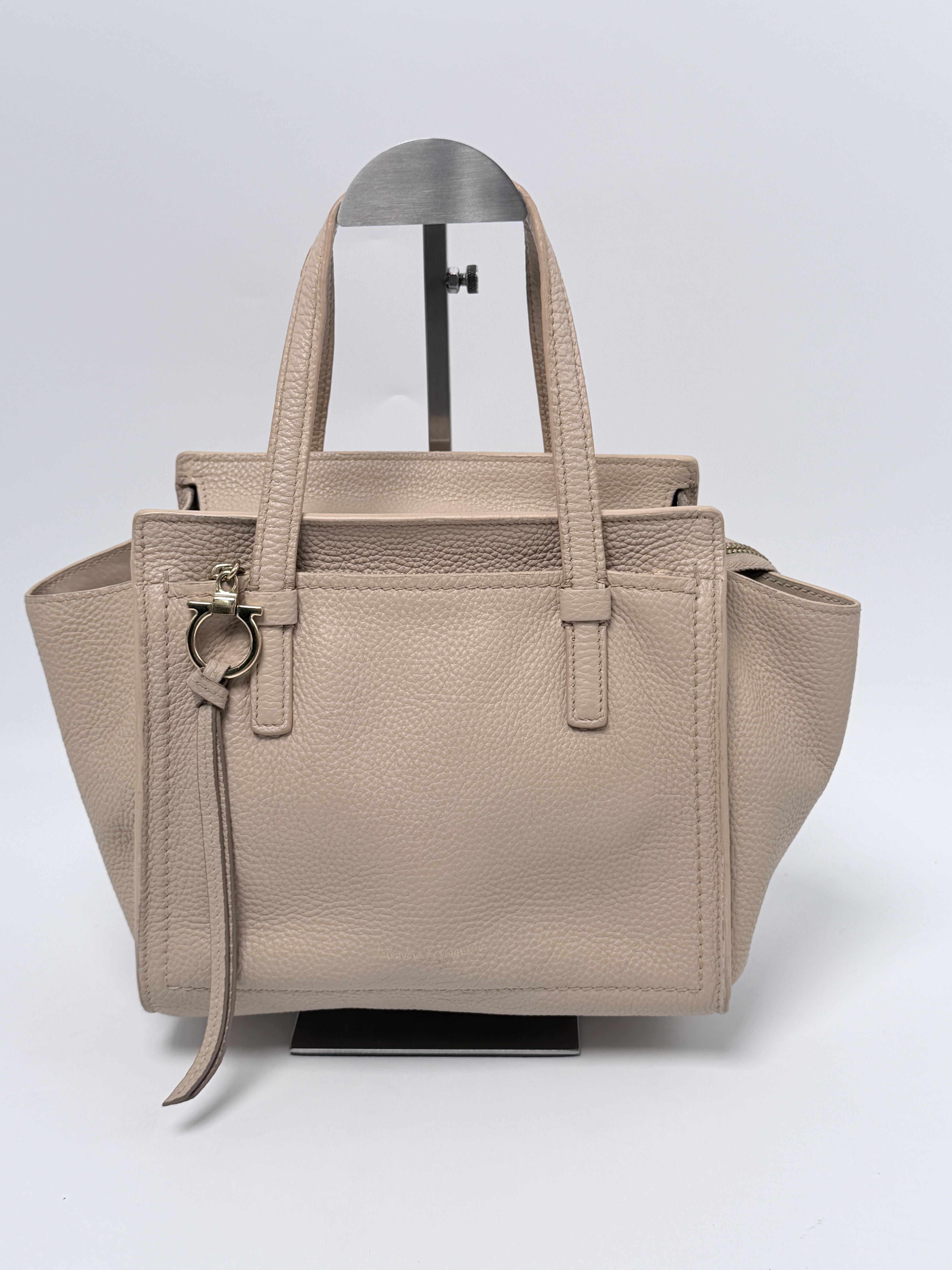 Amy Small Pebbled 2 Way Tote Bag Beige XU003FG