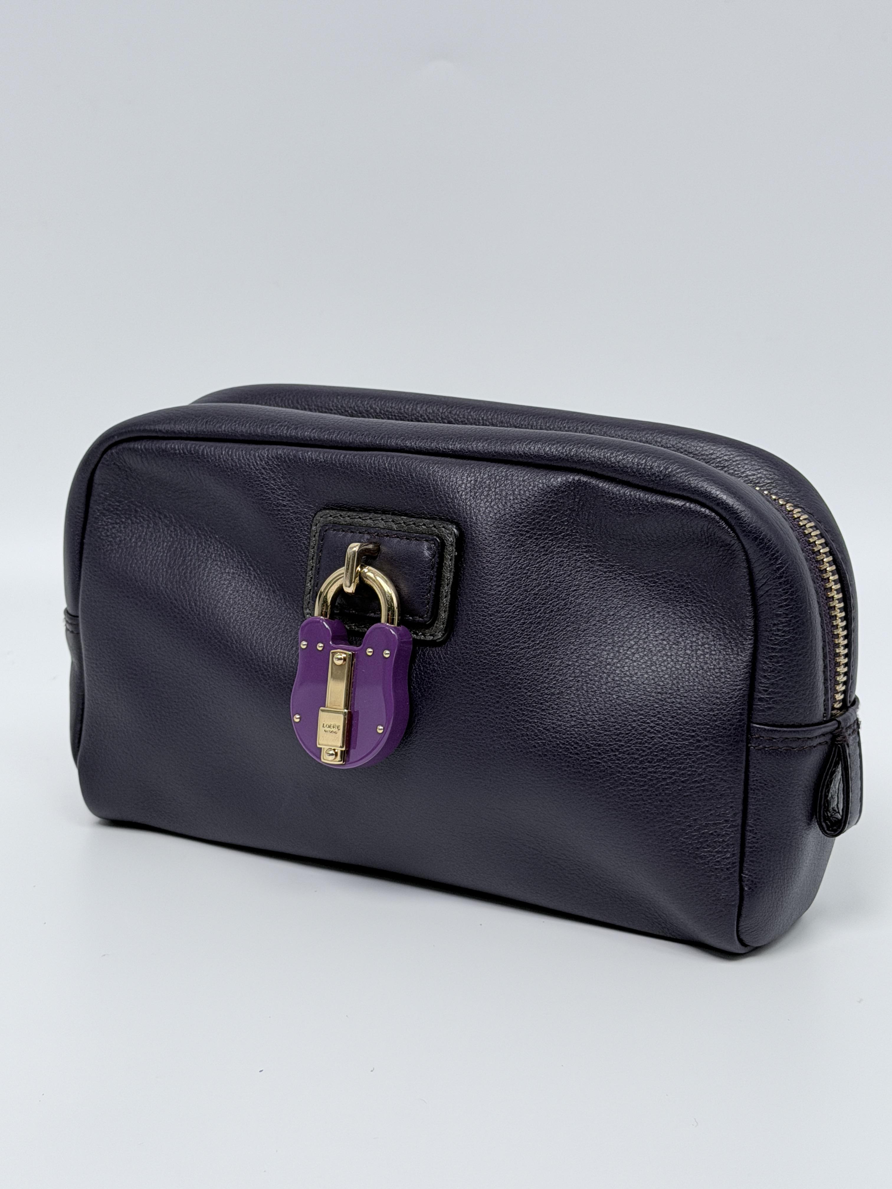 Amazona Zip Around Wallet with Padlock JD494LE