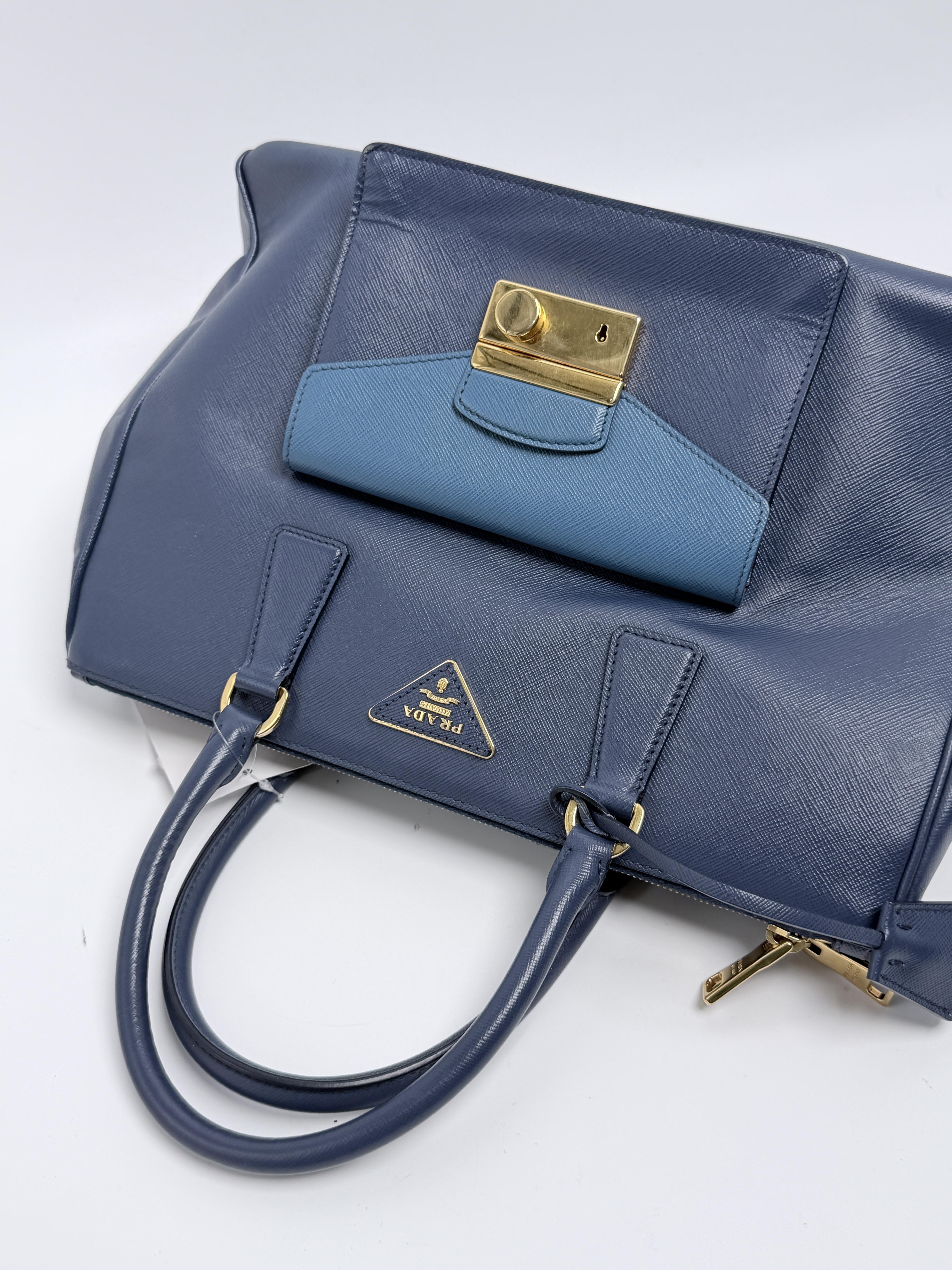 Pre-owned PRADA Leather Tote Bags Bluette Cobalto Bi Color Saffiano Lux Front Pocket Tote Bag Handle Handbag ZS035PR