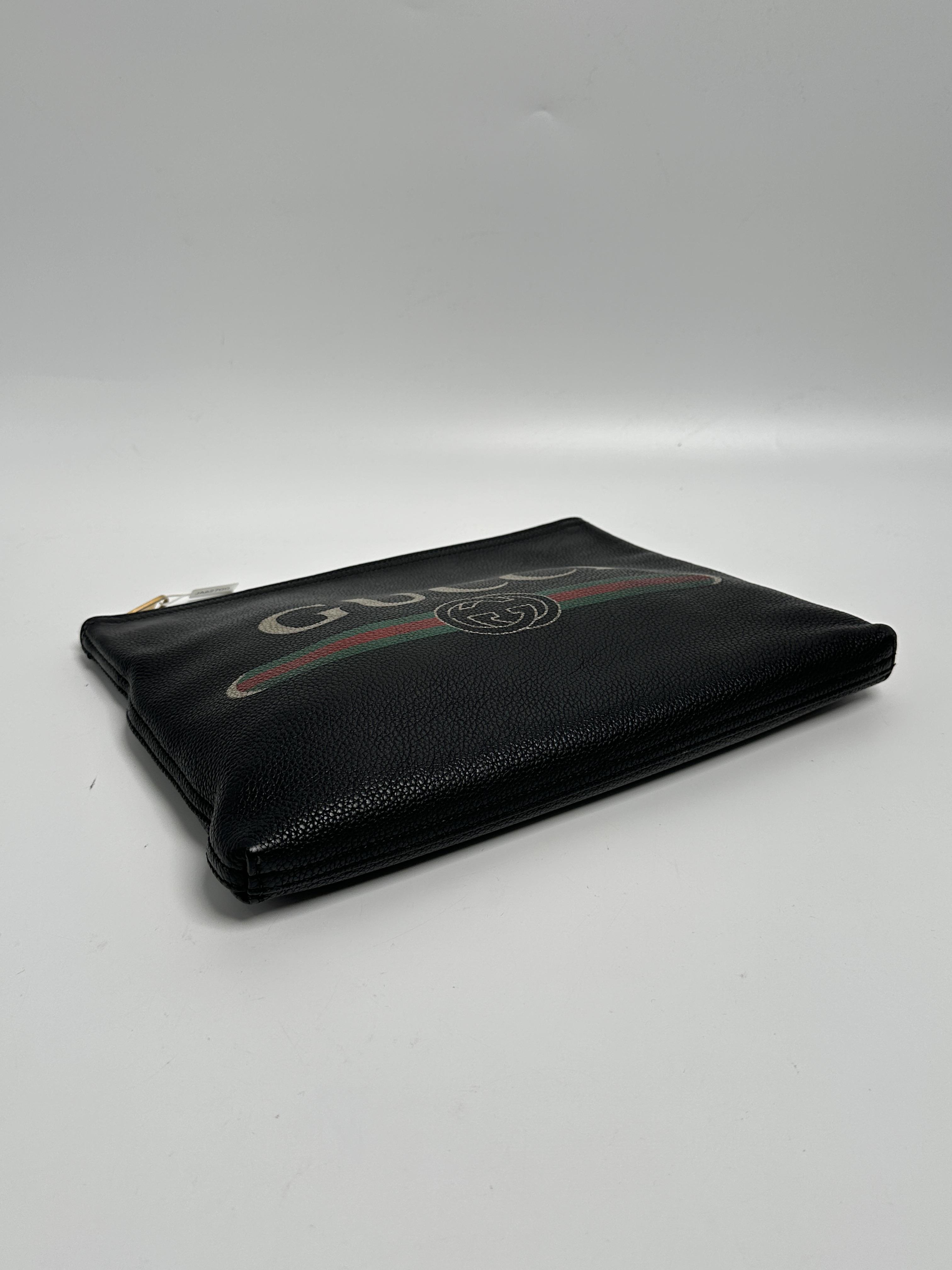 Pre-owned GUCCI leather Clutches & Wristlets Logo Print Zip Pouch / Document Clutch / Portfolio Bag JA627GG