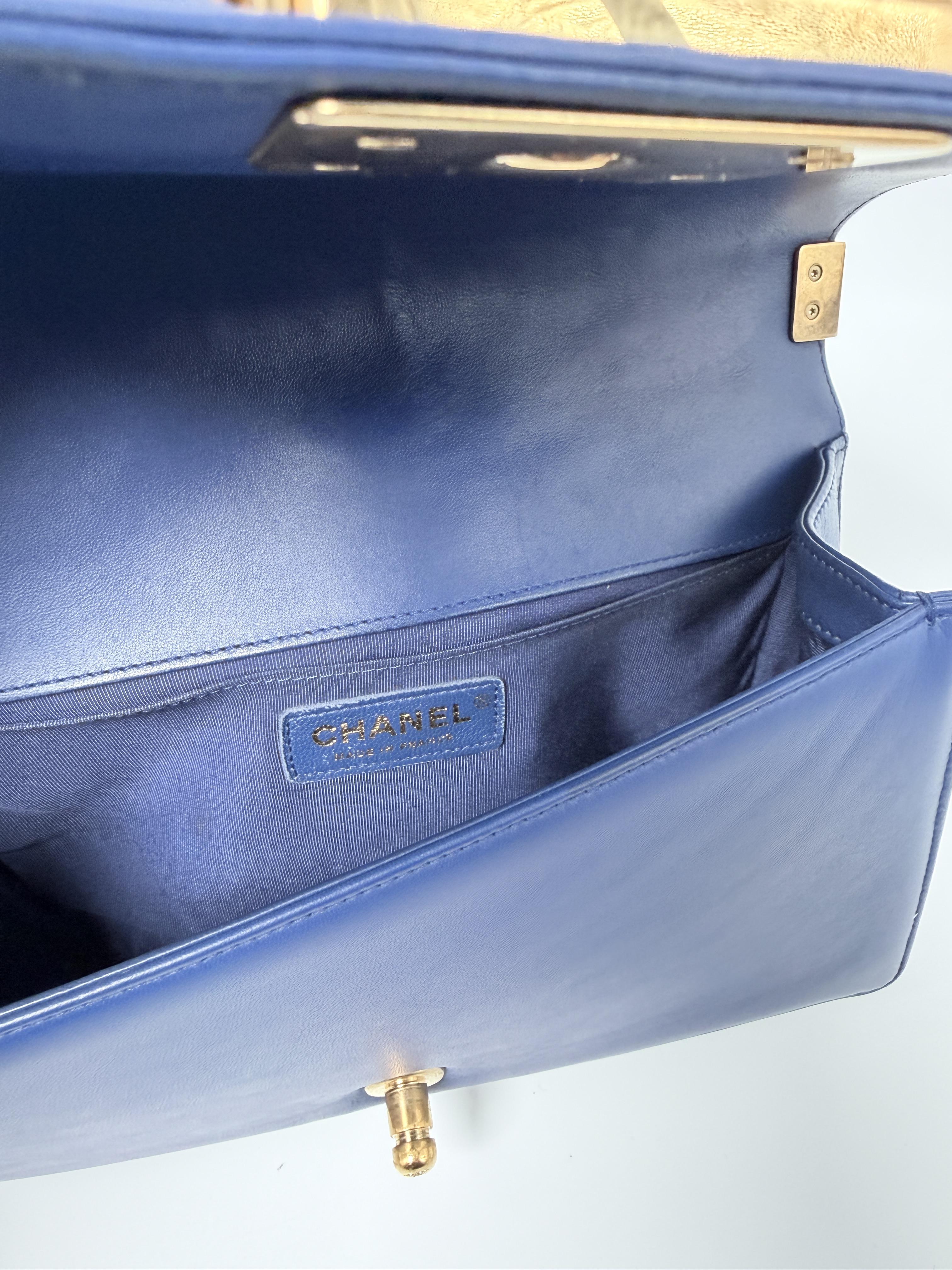 Pre-owned CHANEL leather Shoulder Bags Le Boy Medium Flap Shoulder Bag Navy Blue Lambskin ZS020CC