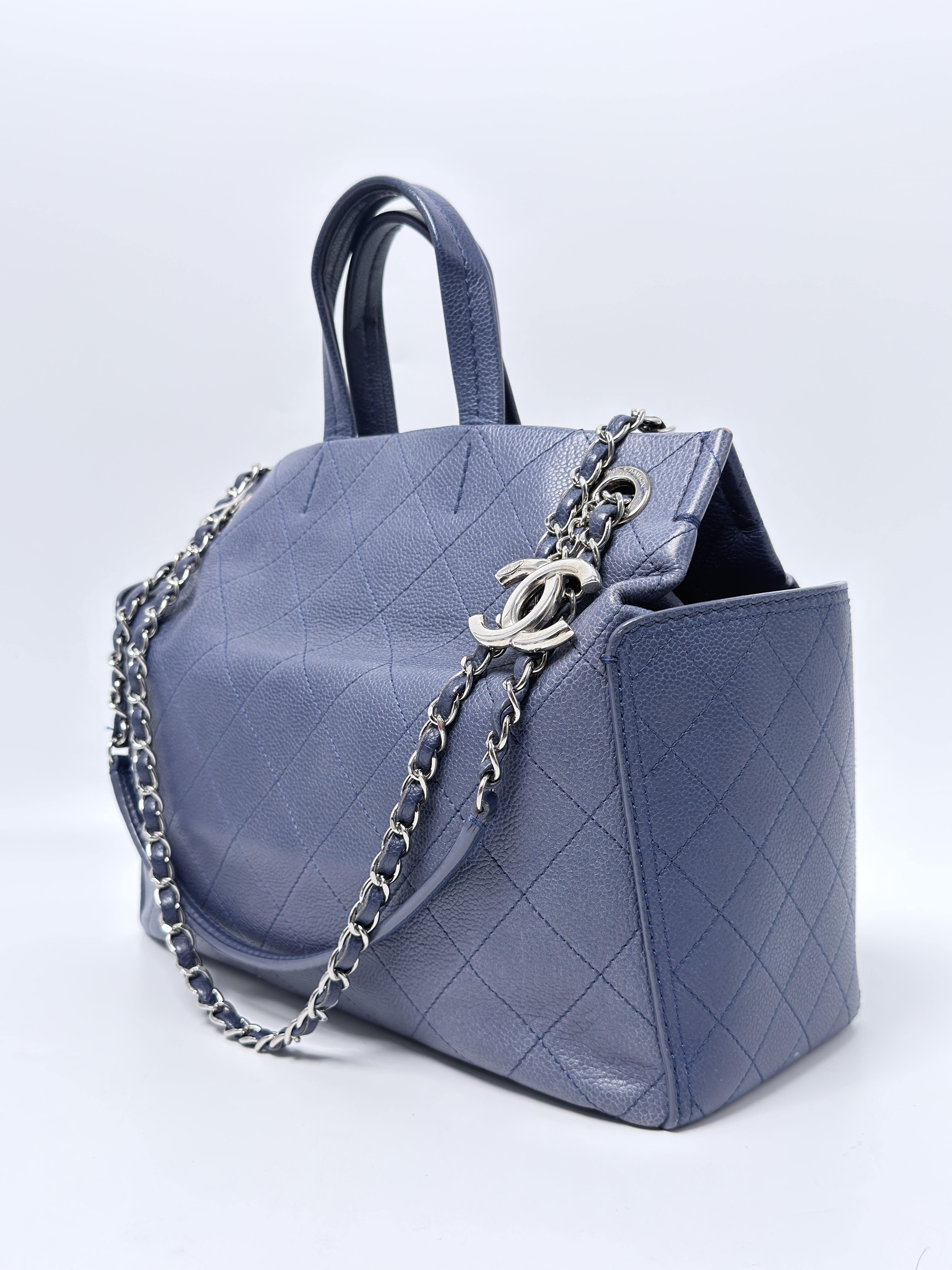 Around Pocket Tote Bag Quilted Blue Caviar Shoulder Bag ZS065CC