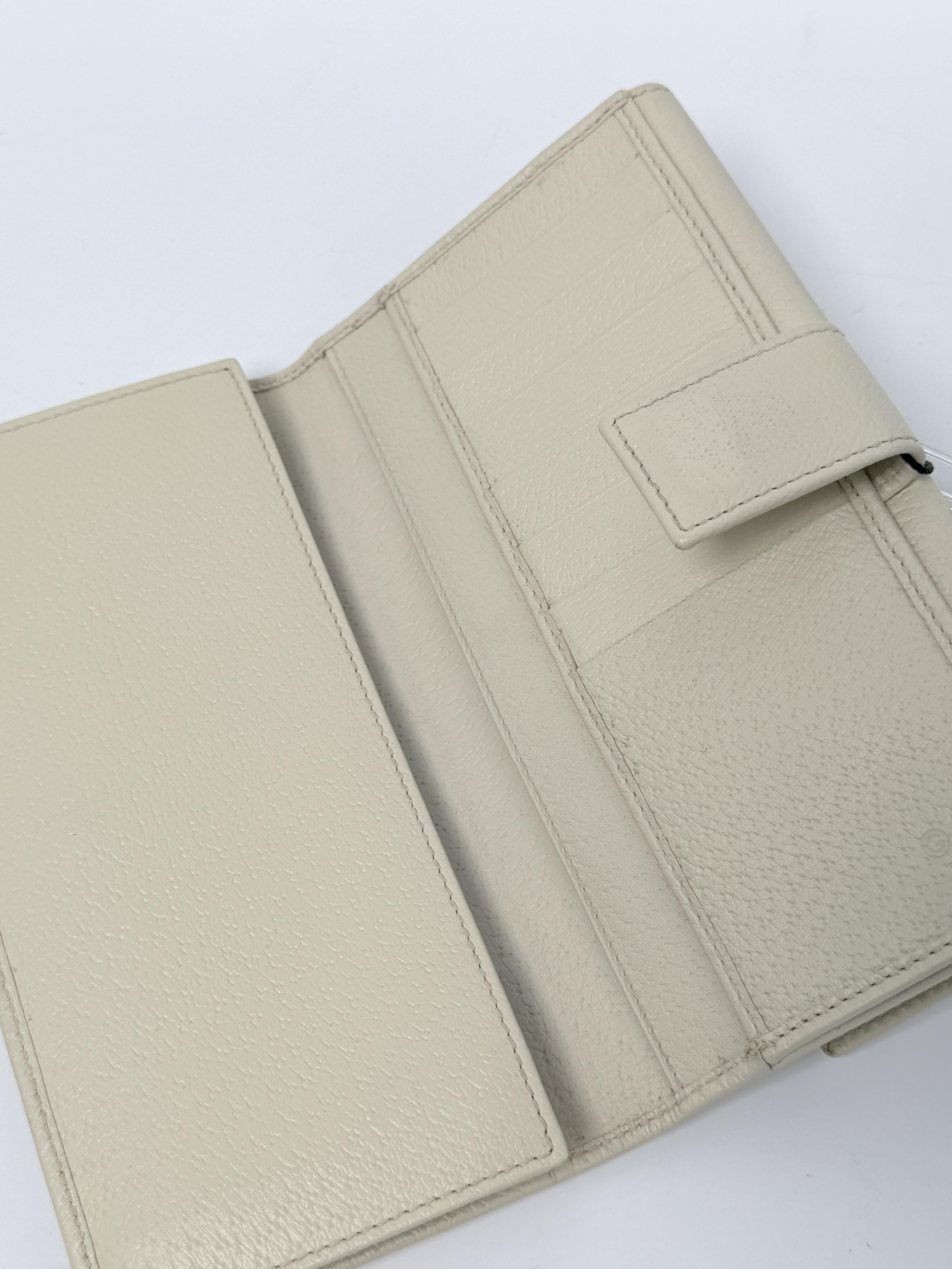 Interlocking G Dollar Calfskin Flap Beige JD1424GG