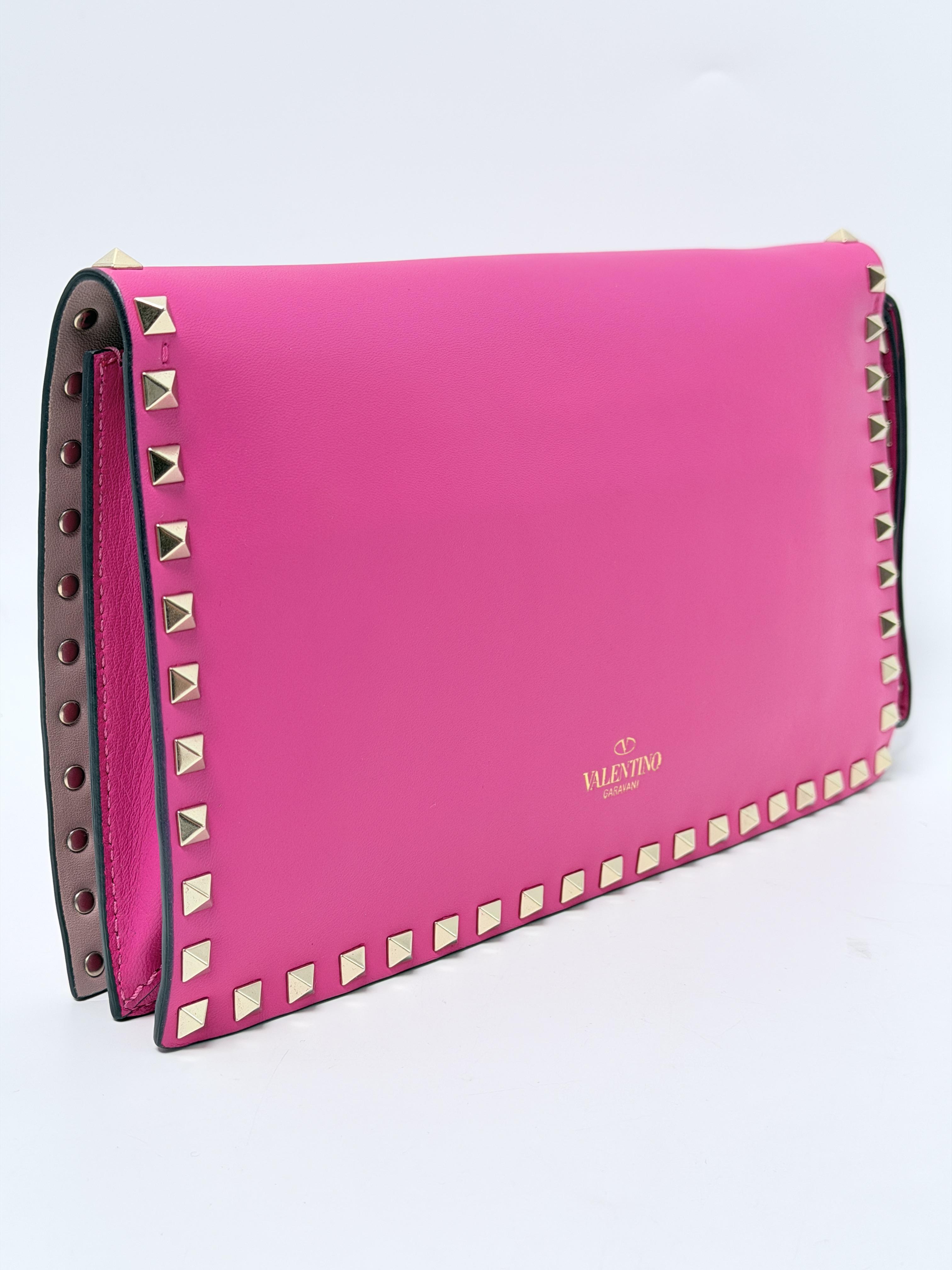 Garavani Rockstud Clutch Bag Hot Pink JD1489VL
