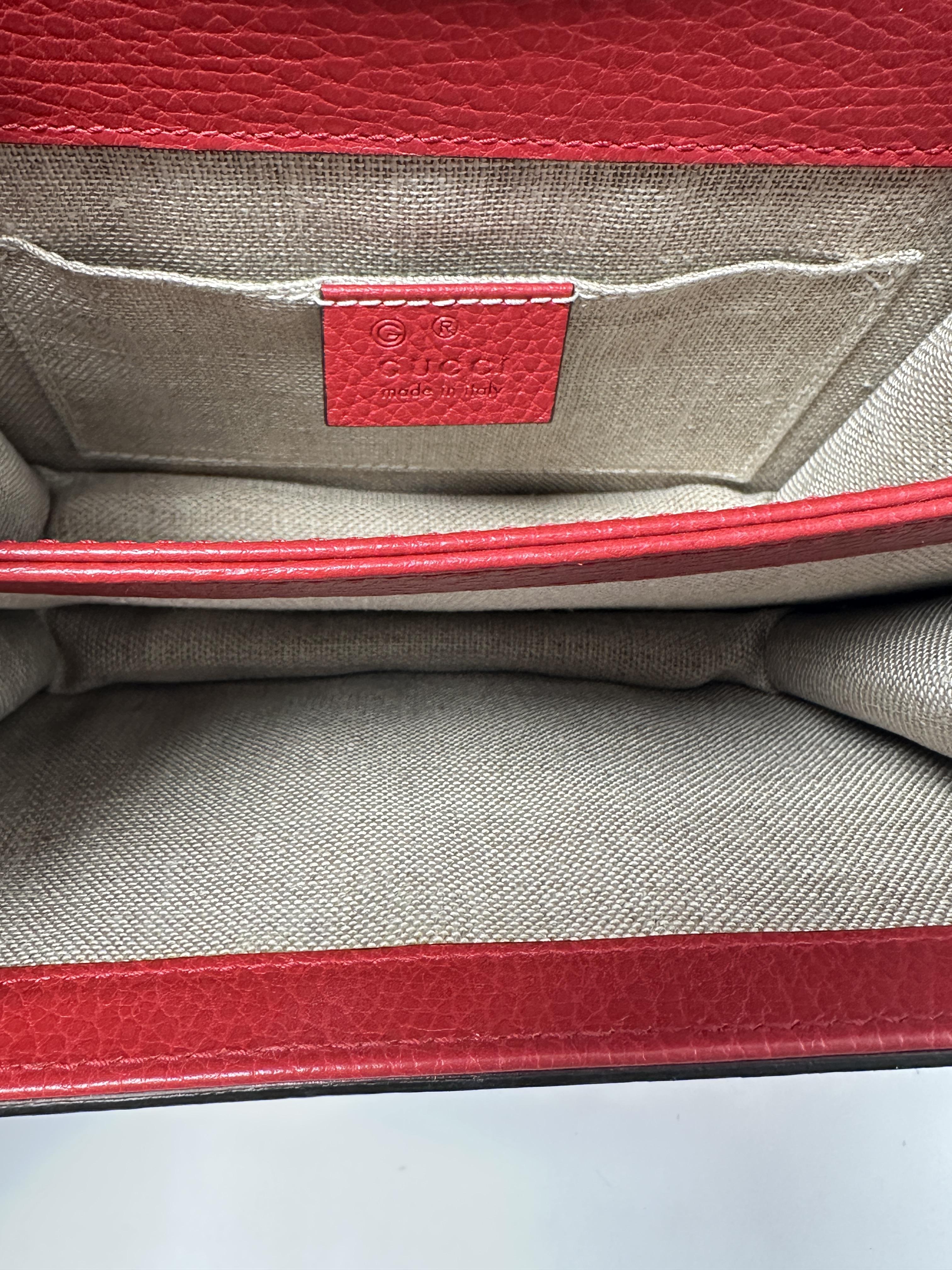 Pre-owned GUCCI Leather Crossbody Bags Red Dollar Interlocking G Small Crossbody Bag Clutch JD732GG