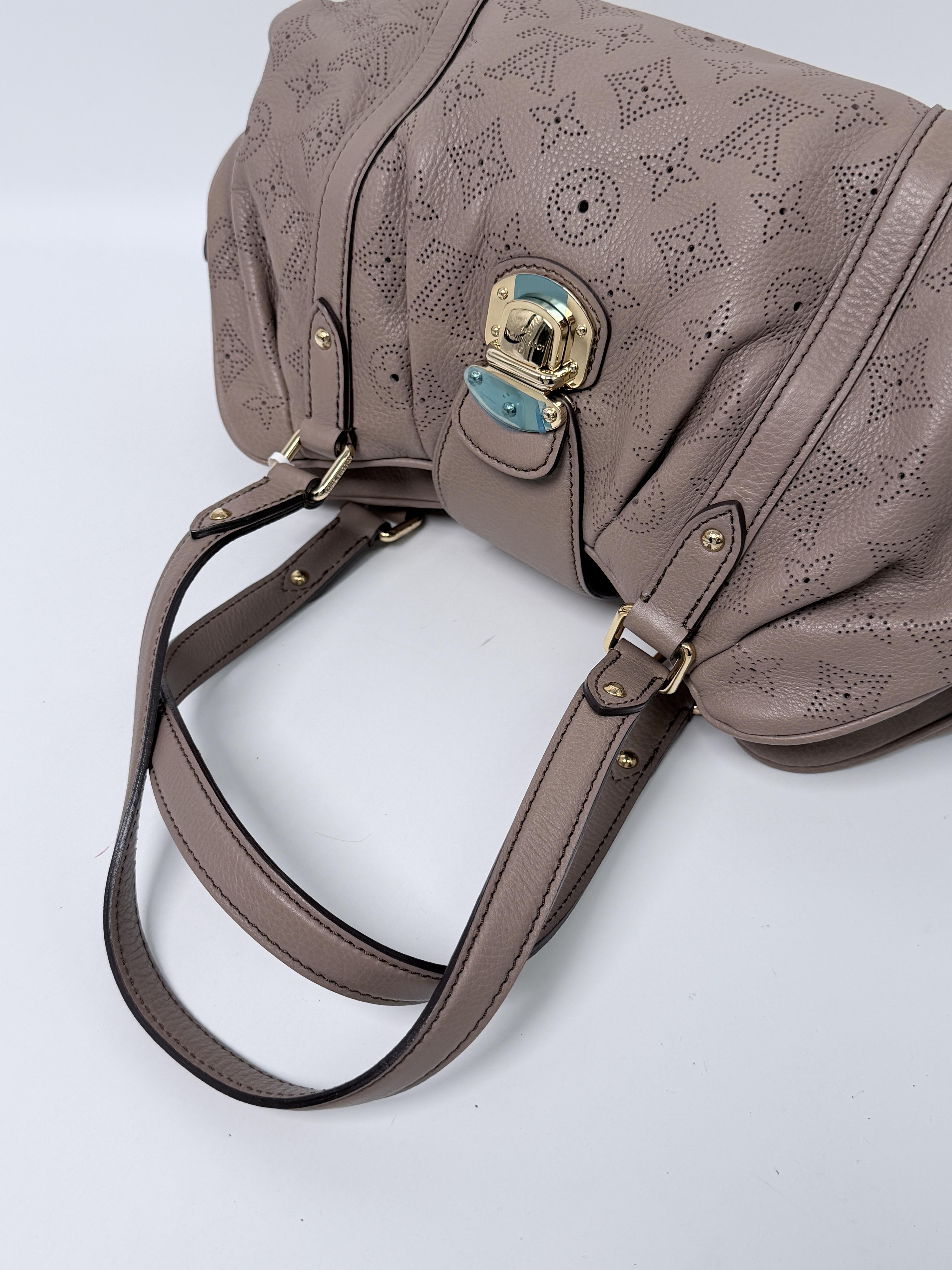 Pre-owned Louis Vuitton Leather Shoulder Bags Mahina Lunar PM Perforated Monogram Handle Shoulder Bag Tote Handbag JA735LV