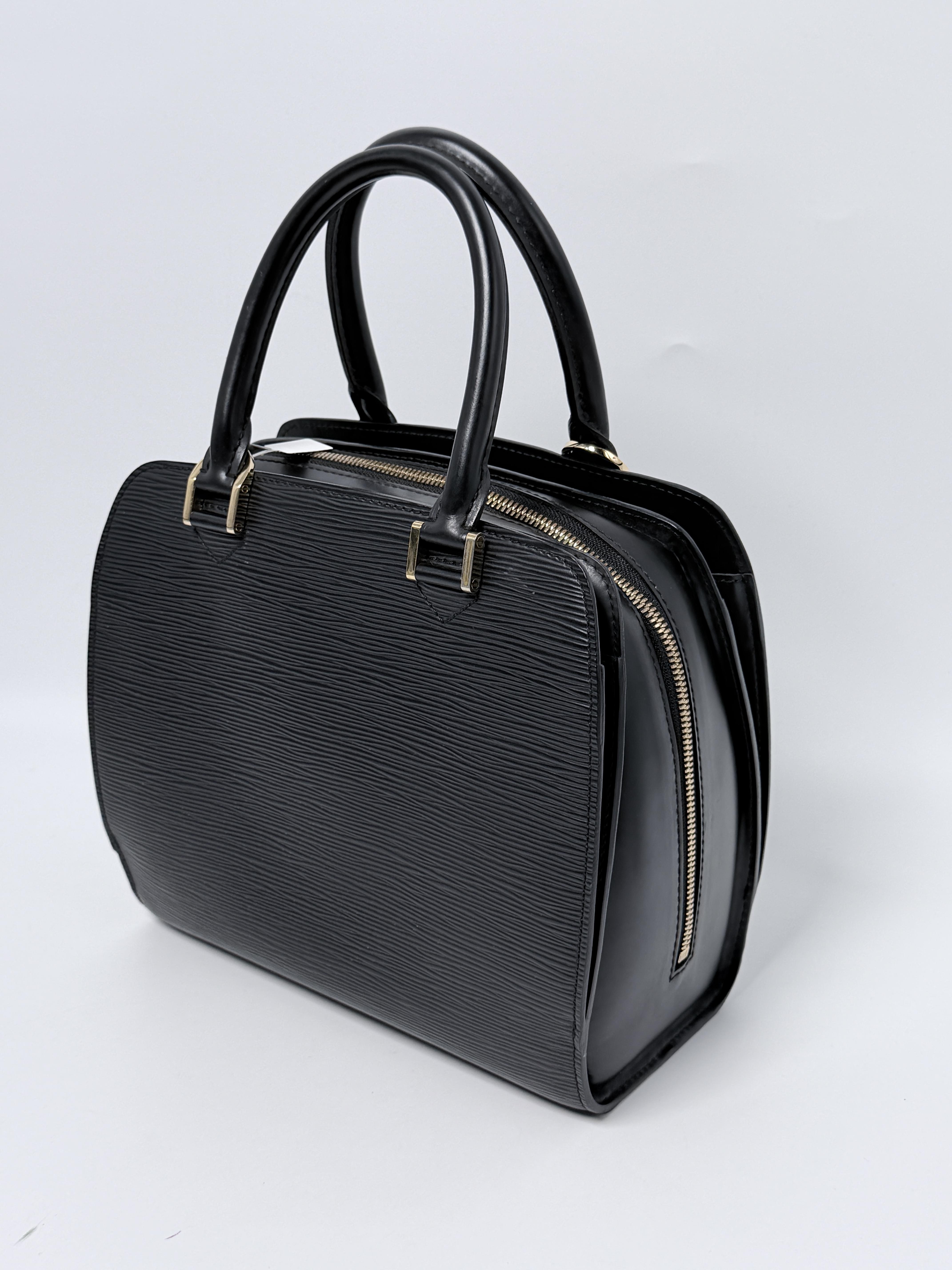 Pre-owned Louis Vuitton Leather Shoulder Bags Black Epi Pont Neuf Top Handle Handbag Shoulder Bag JA613LV