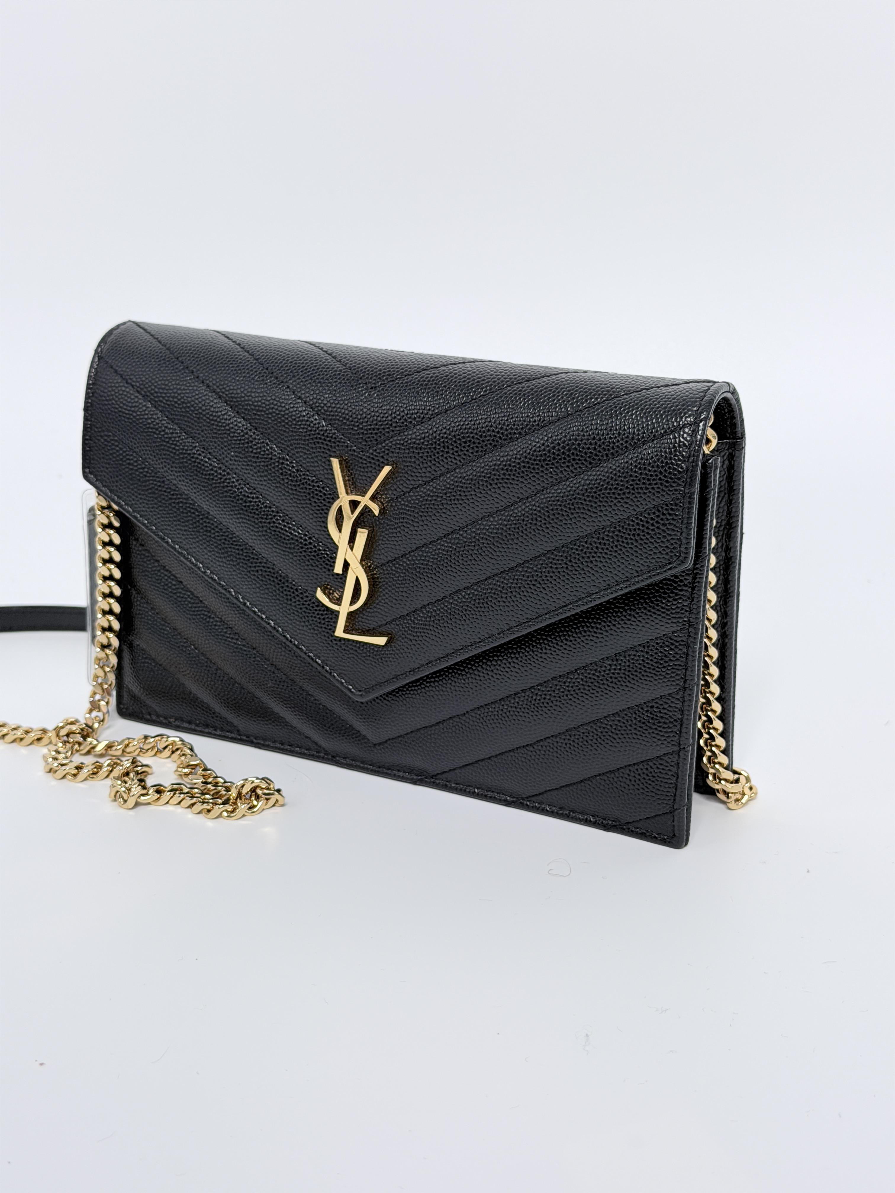 Pre-owned Yves Saint Laurent Chevron Quilted Leather Crossbody Bags Saint Laurent Monogram Chevron Wallet on Chain (WOC) – Black HB002YS
