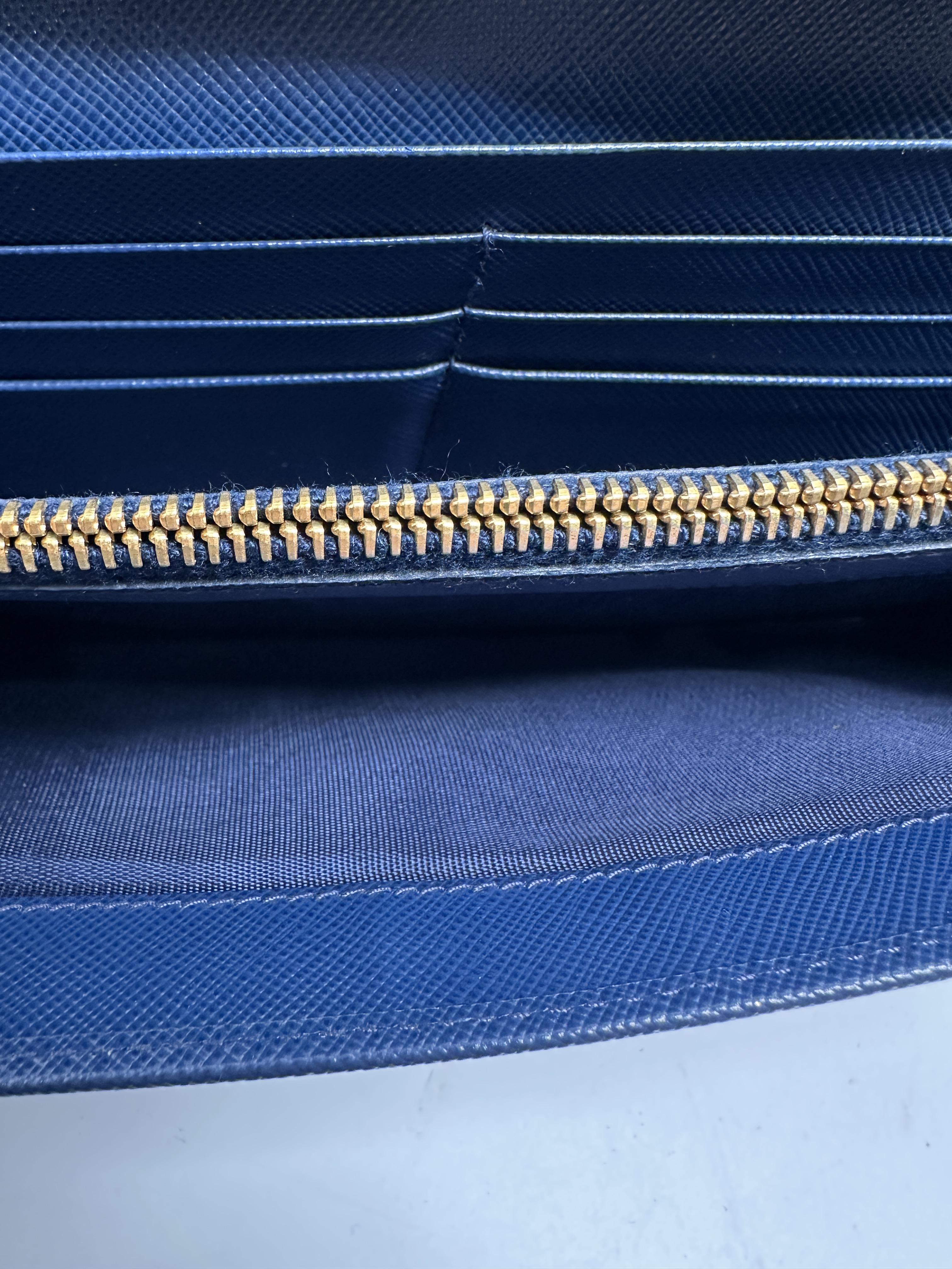 Pre-owned PRADA leather Crossbody Bags Chain Wallet Crossbody Bag Blue ZS037PR