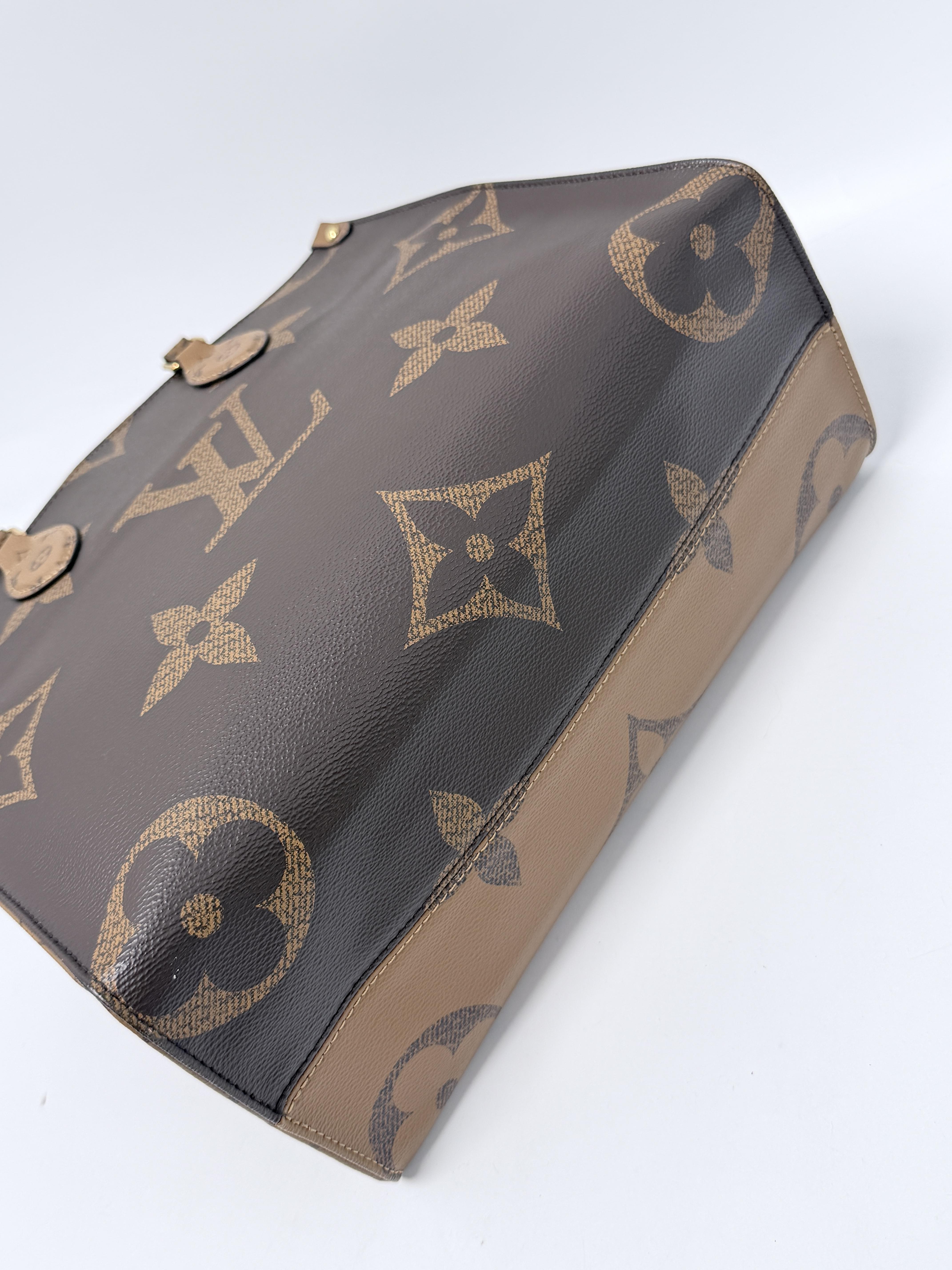 Monogram Giant Reverse OnTheGo PM Tote Bag JD1245LV