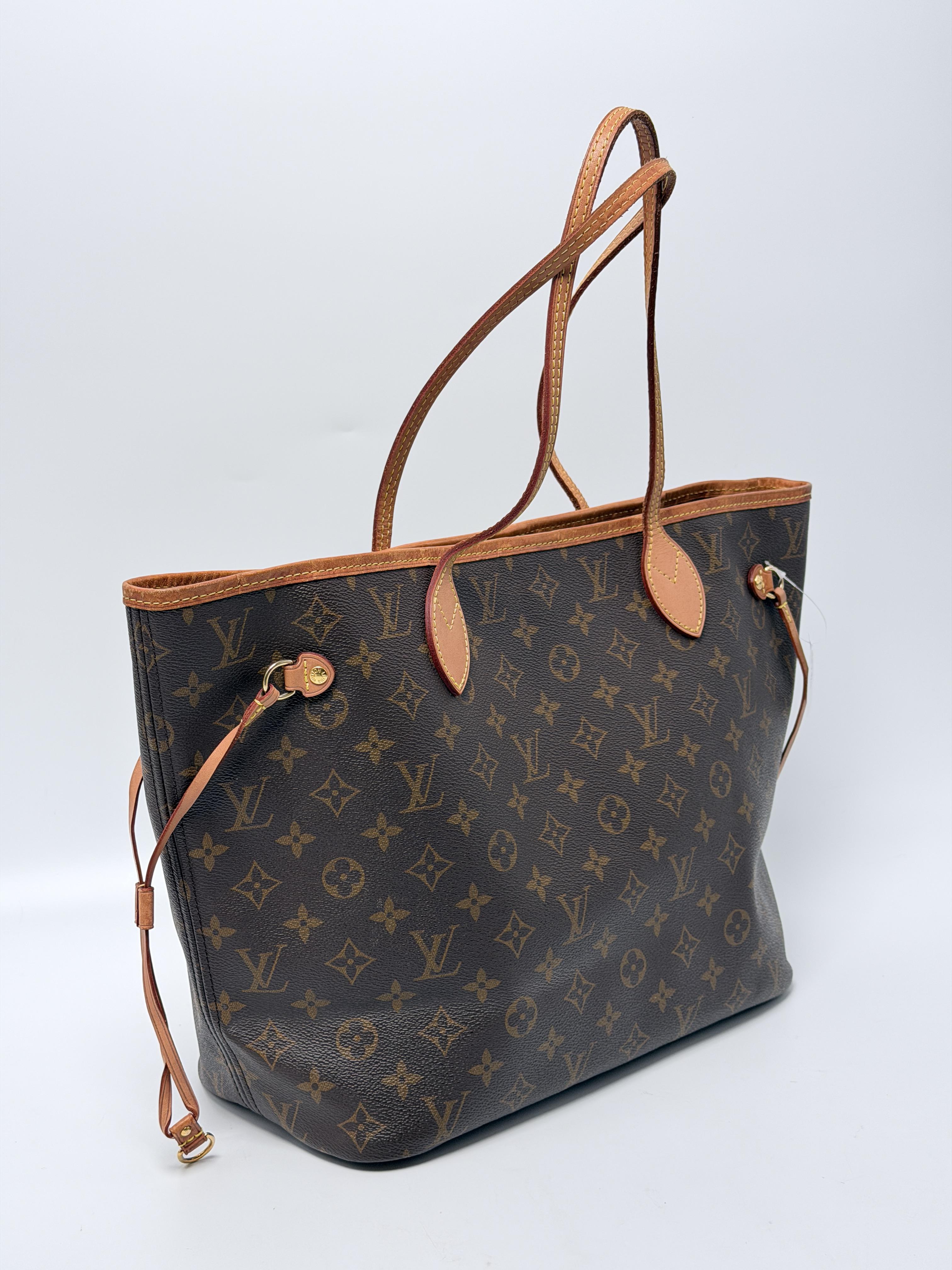 Monogram Neverfull MM with Pouch Beige P075LV