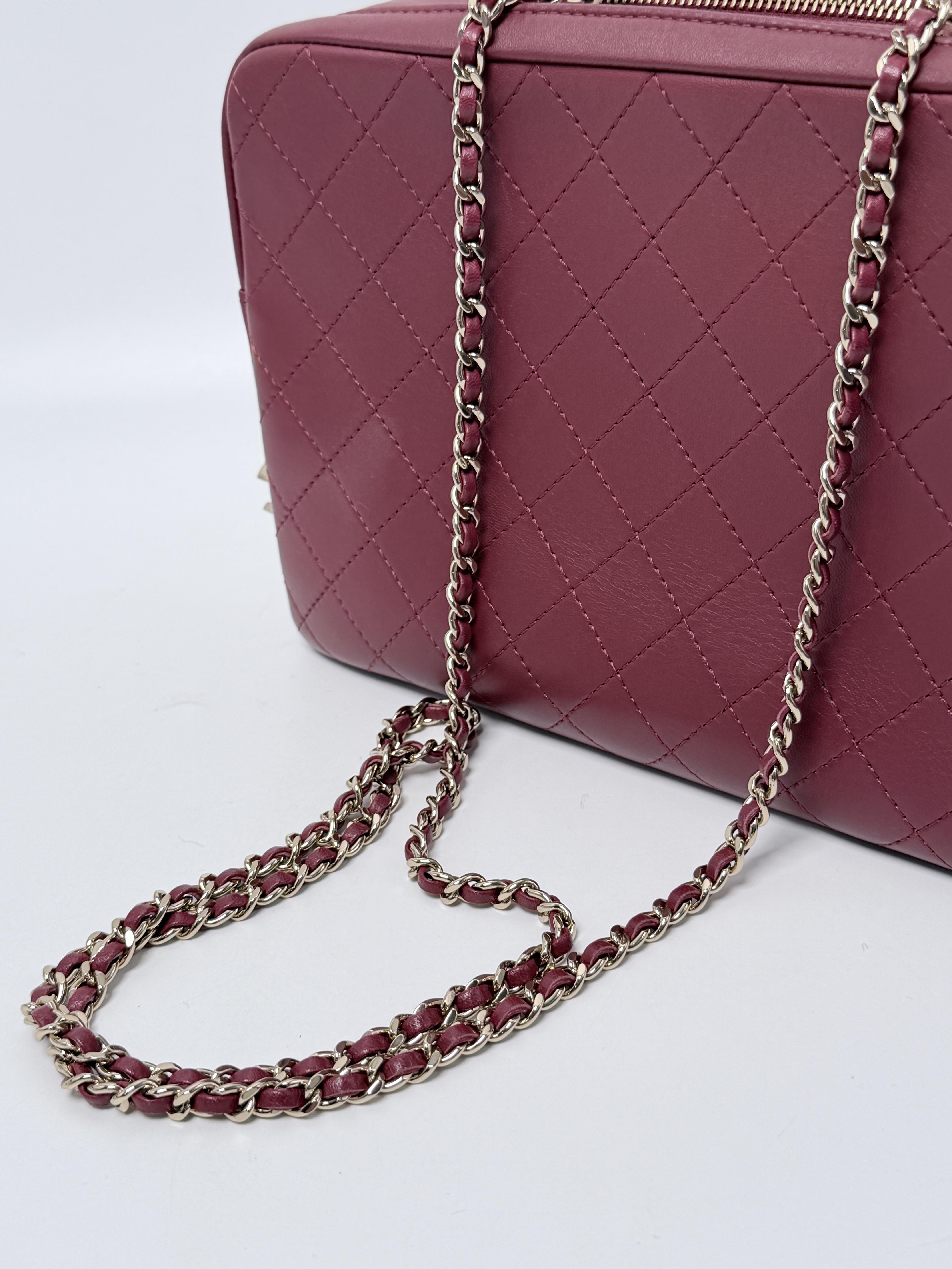 "Knock on Wood" Medium Quilted Case Top Handle Bag Burgundy ZS059CC