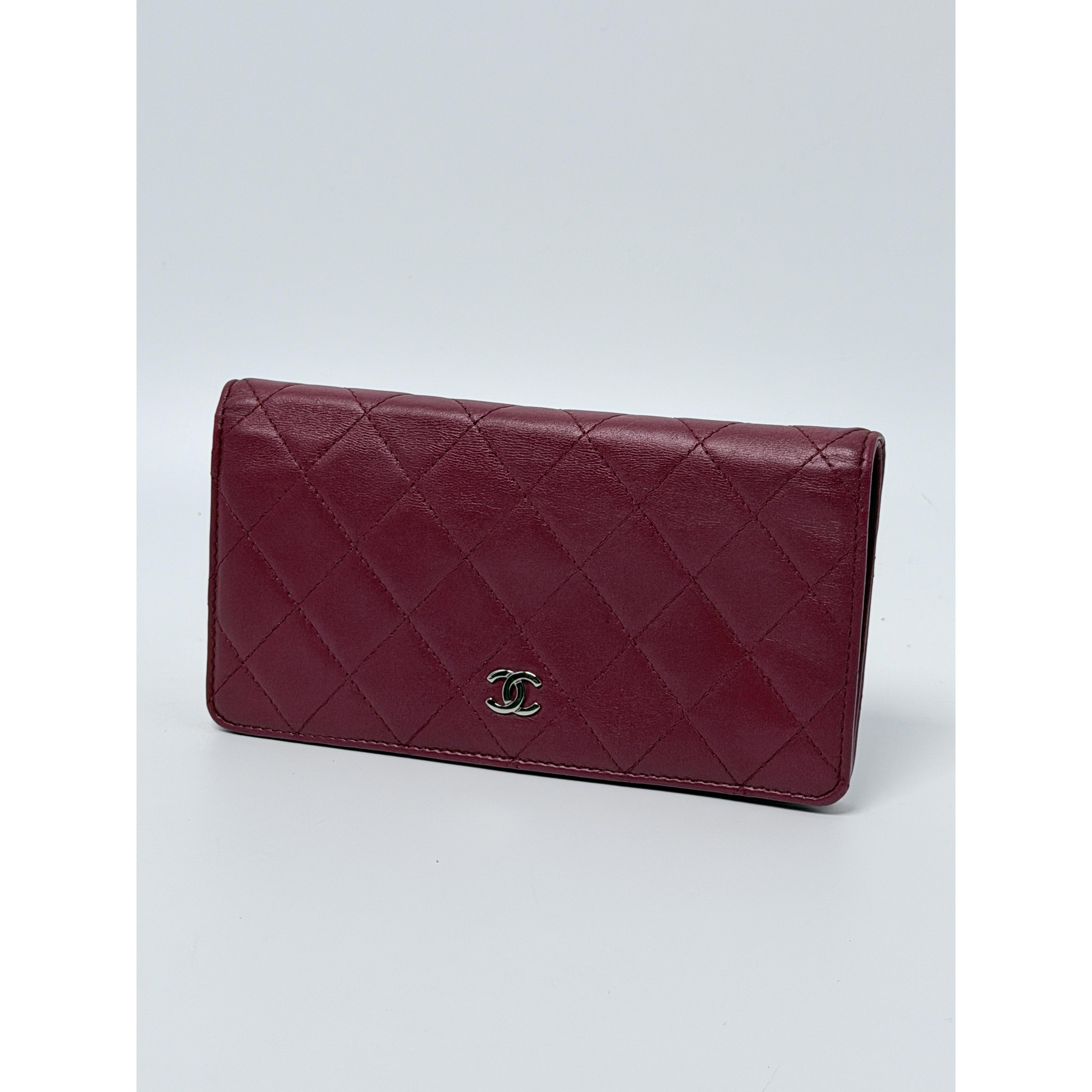 Pre-owned CHANEL leather Small Leather Goods Red Quilted Yen Continental Wallet JE114CC