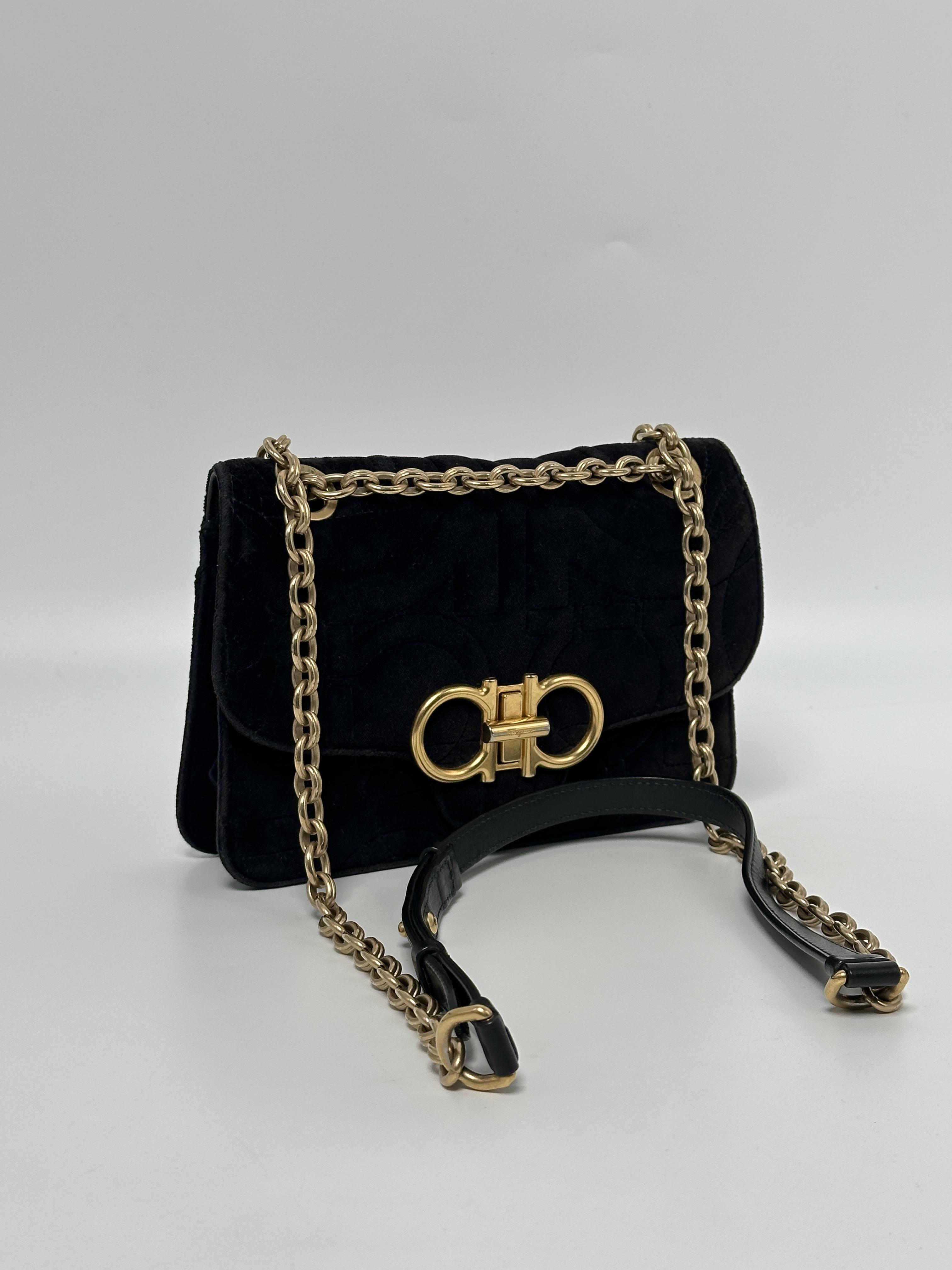 Pre-owned SALVATORE FERRAGAMO Embossed velvet textile with smooth black trim Shoulder Bags Black Velvet Gancini Chain Shoulder Bag JD129FG