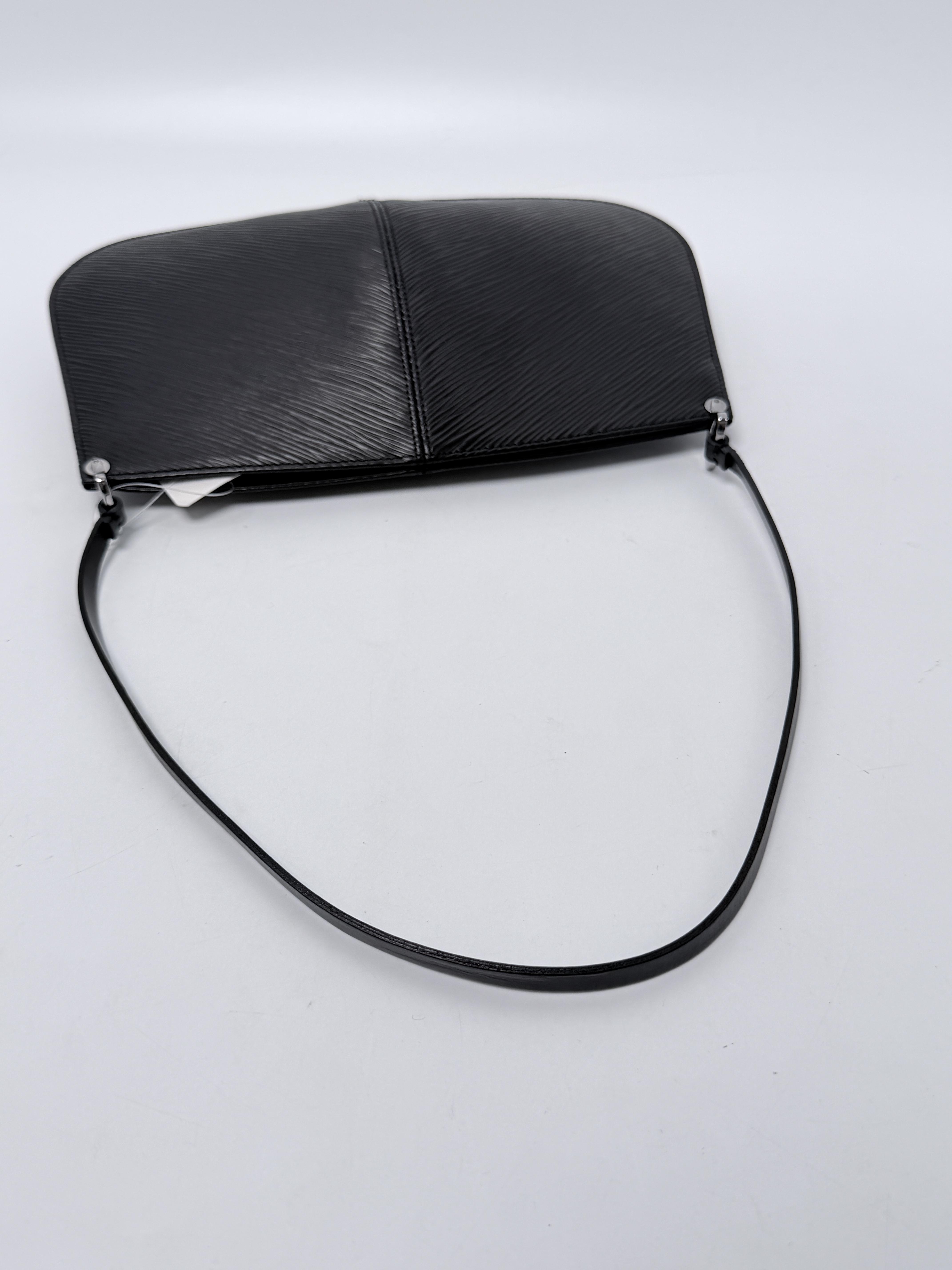 Black Epi Demi Lune Pochette Shoulder Bag Handbag JP001LV
