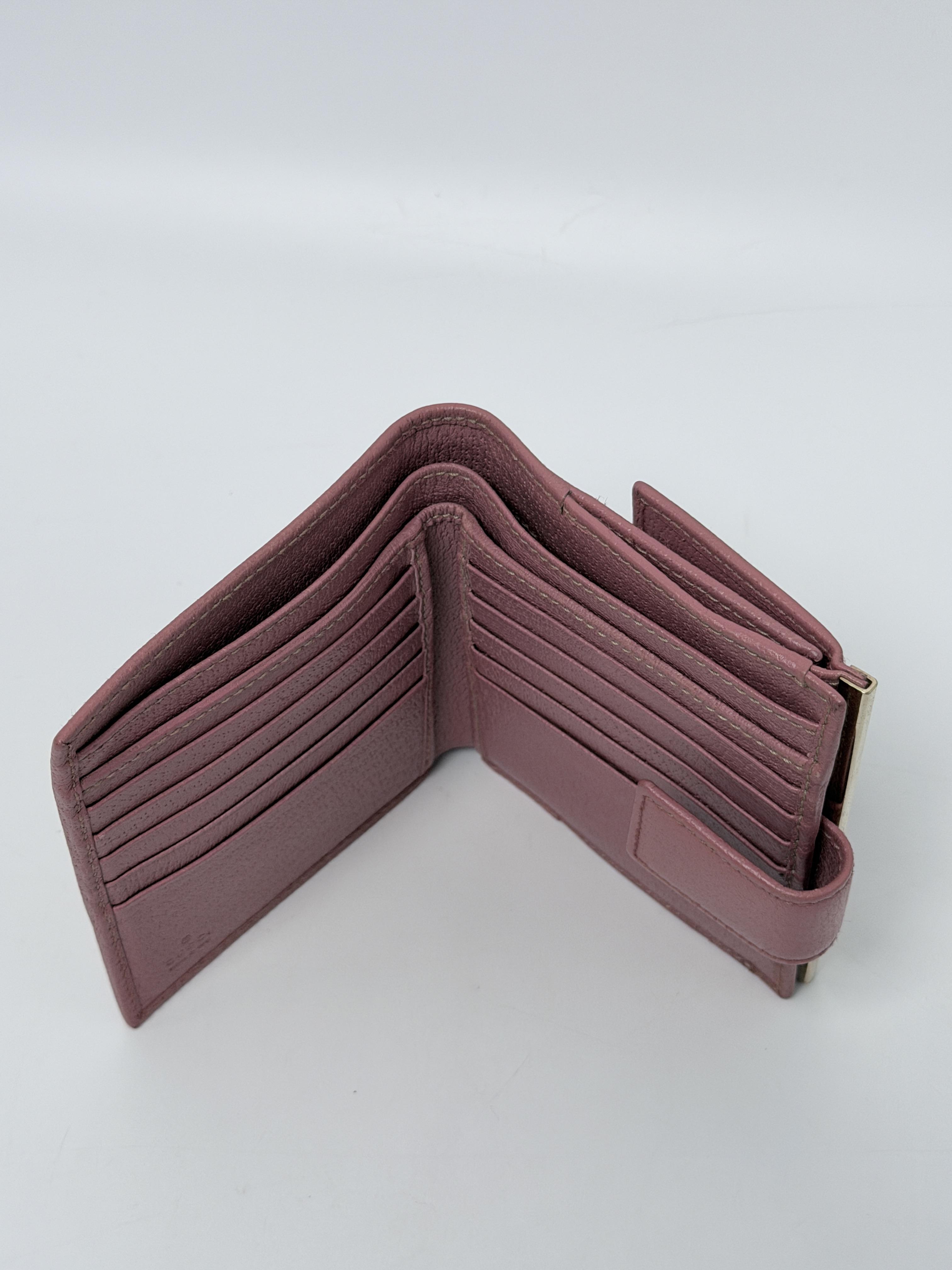 Script Logo Pink Grained Kiss Lock French Compact Wallet JD1100GG